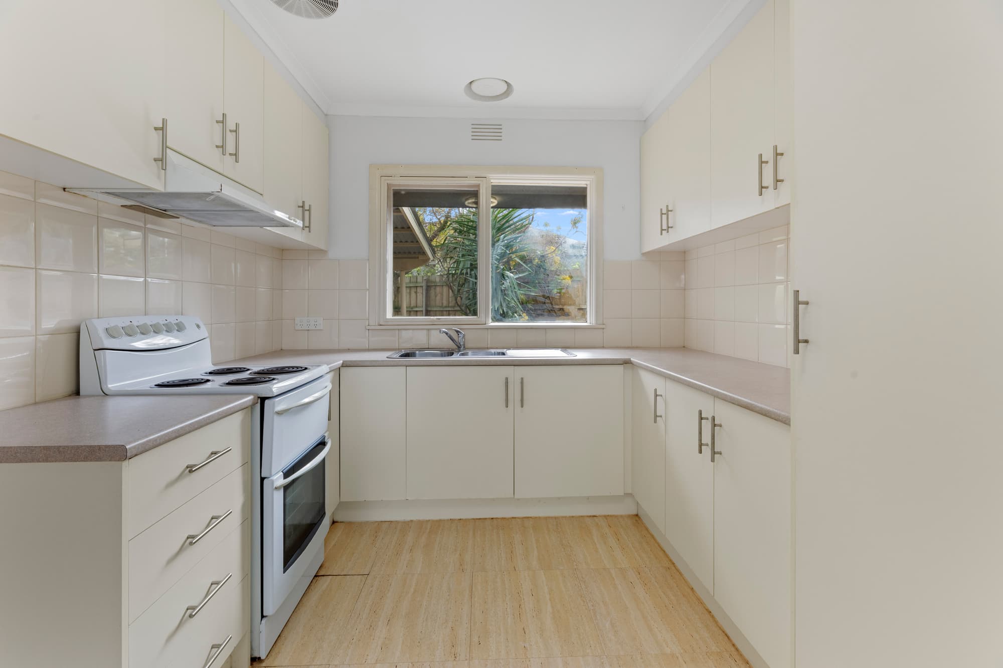 1 Latham Court, Forest Hill - Thumbnail 4