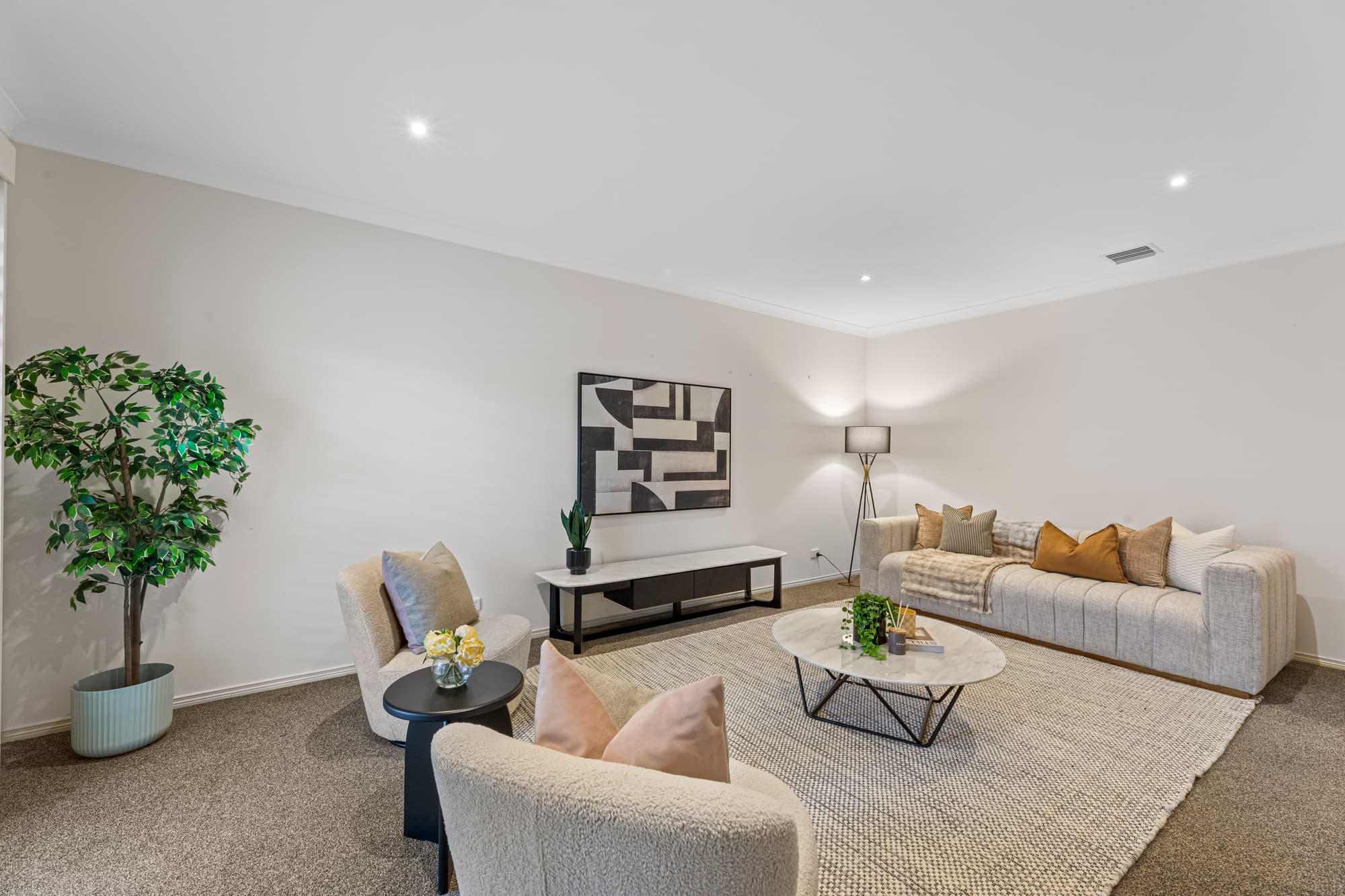 7 Maple Grove, Mitcham - Thumbnail 2