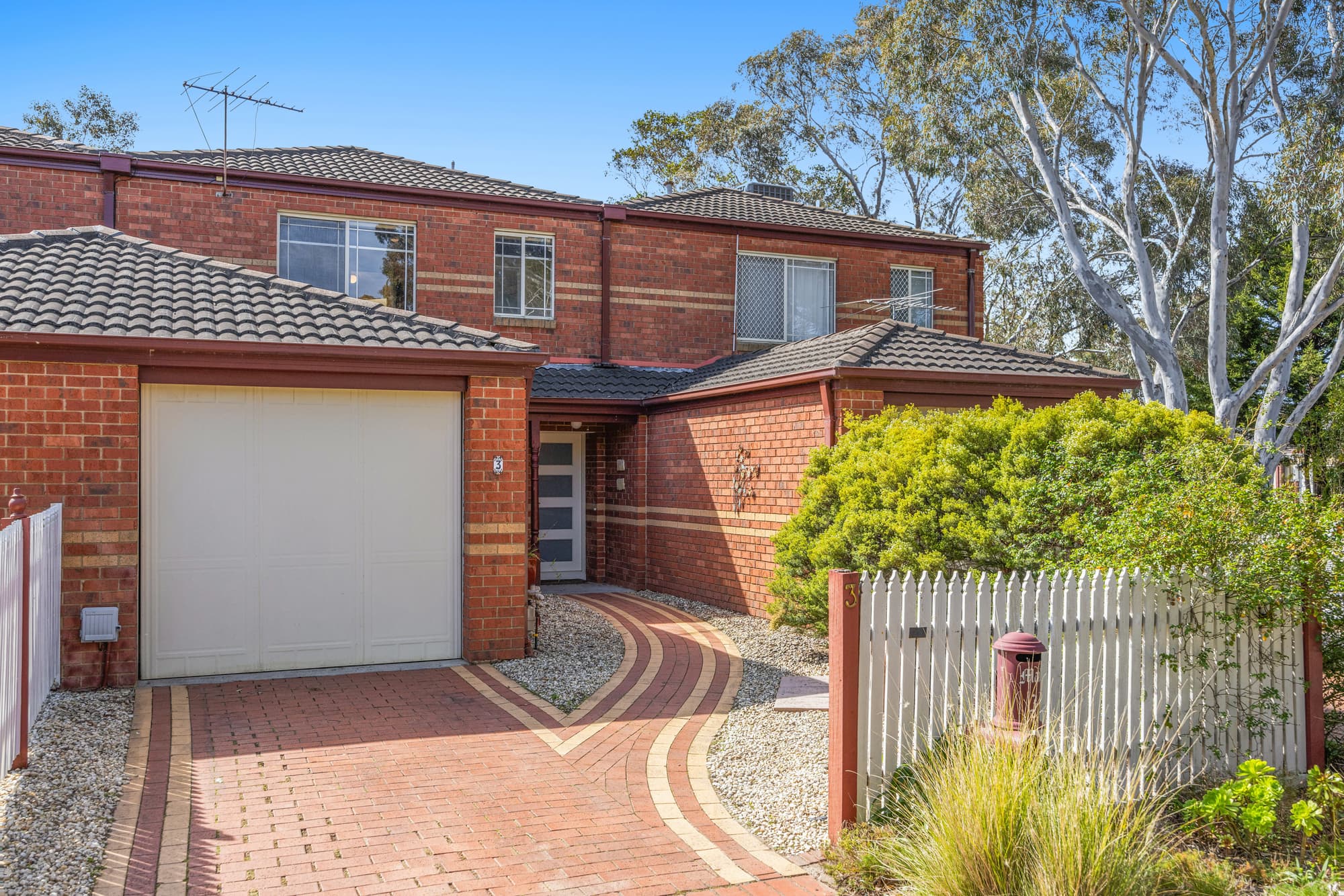 3 Hotham Retreat, Burwood East - Thumbnail 2