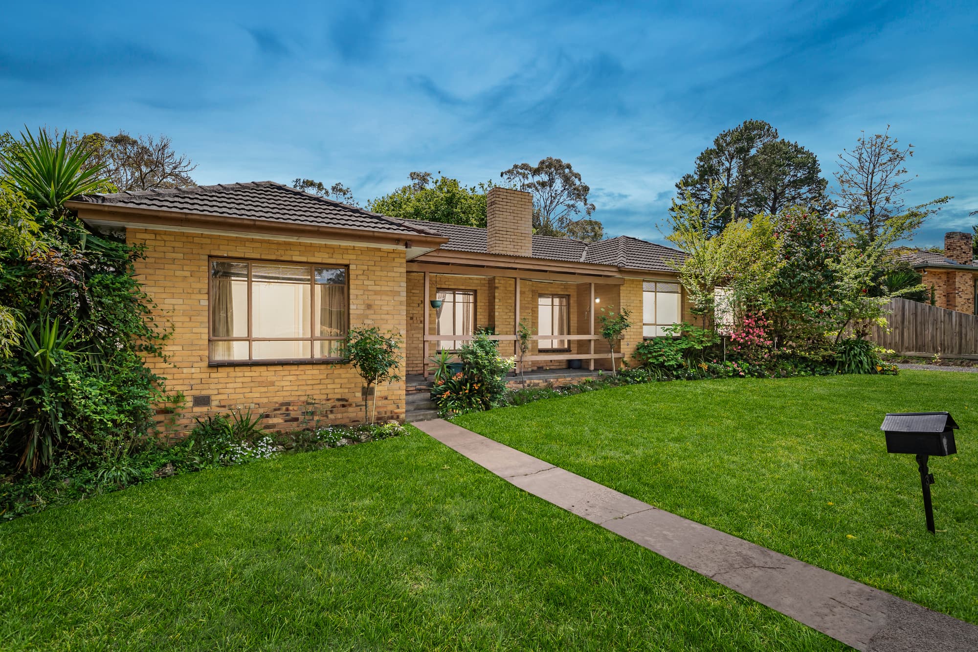 33 Mandowie Crescent, Croydon - Image 1