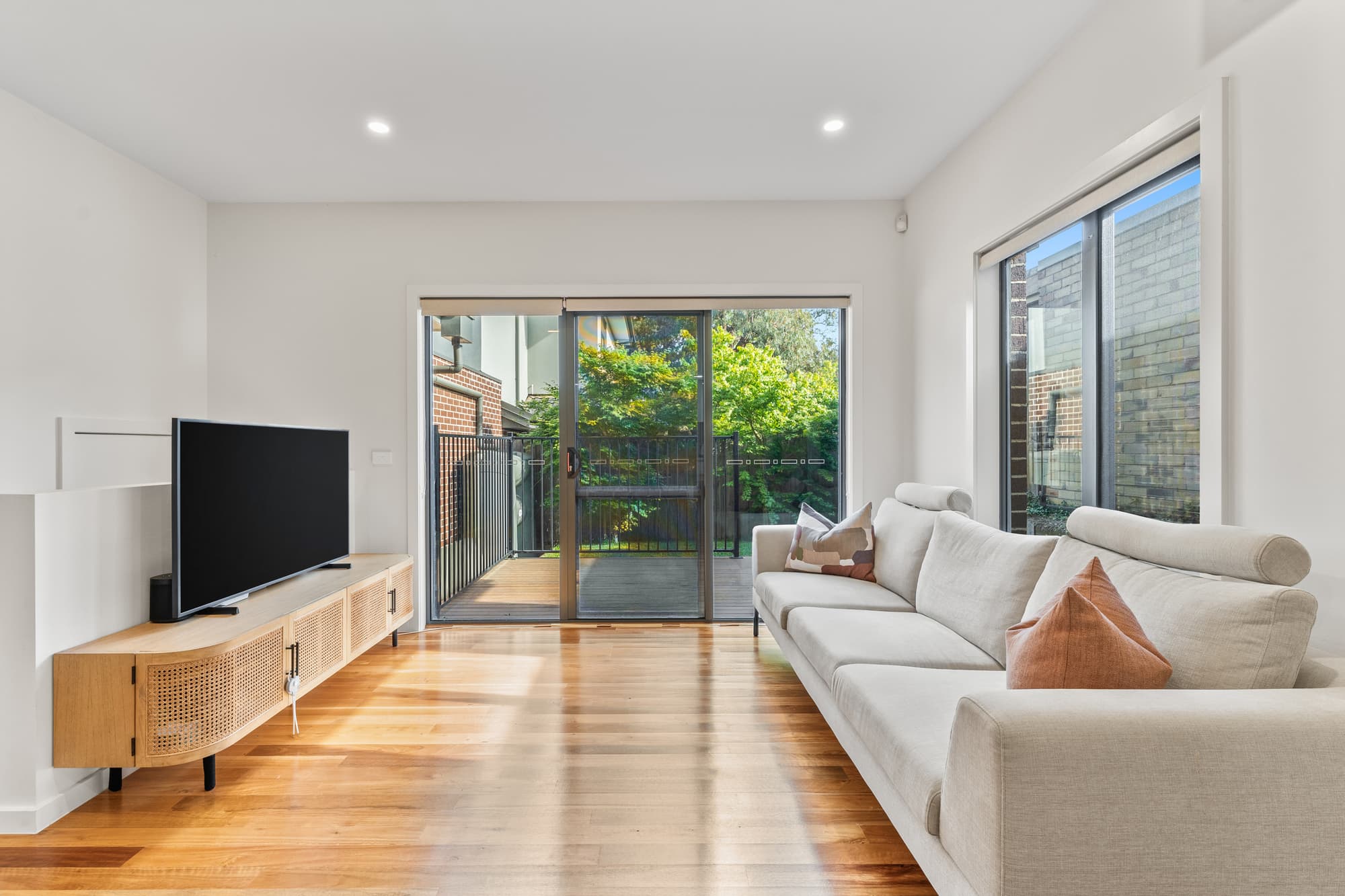 2/3A Forster Street, Mitcham - Thumbnail 2