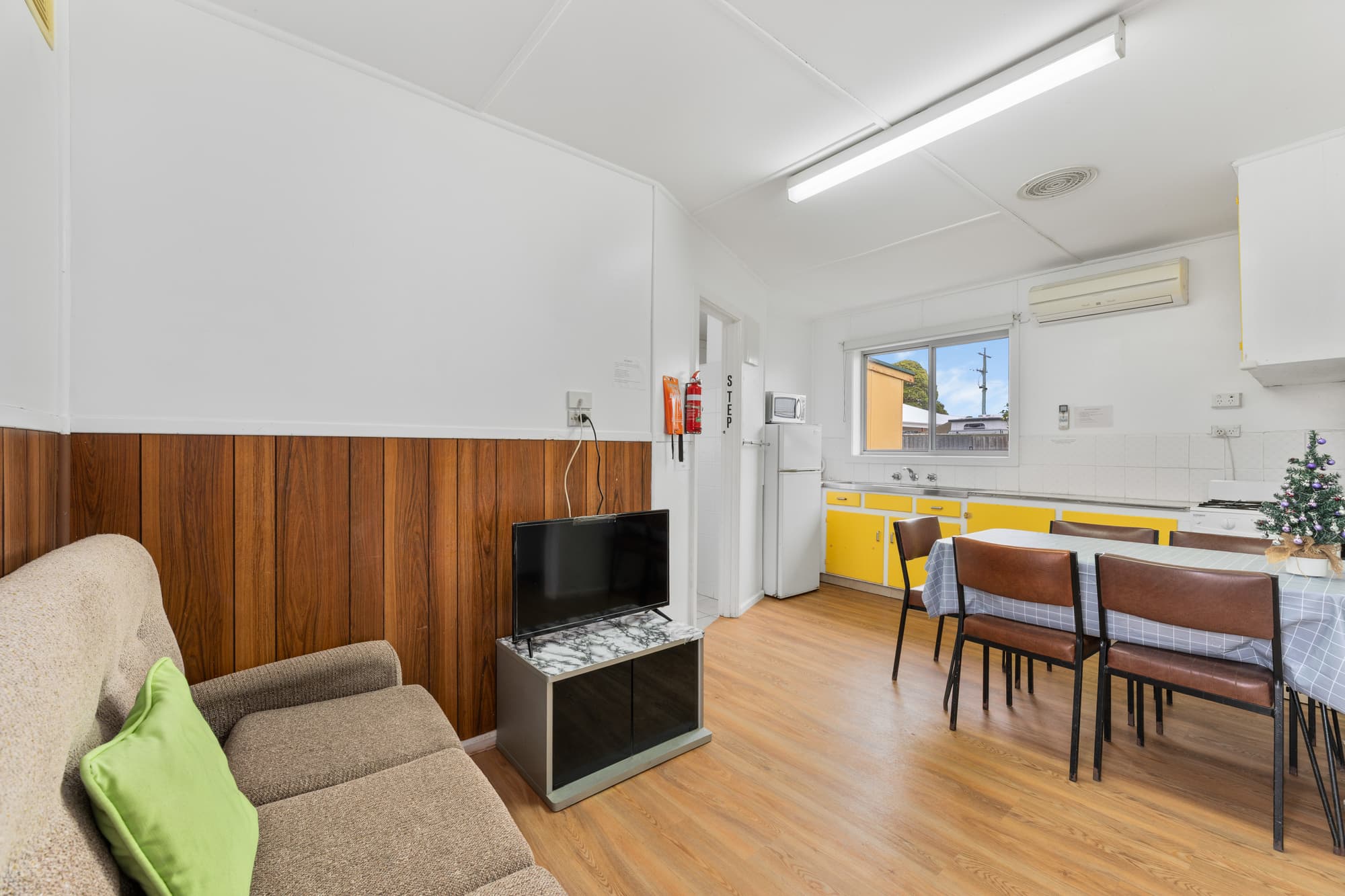 7 Roadknight Street, Lakes Entrance - Thumbnail 4