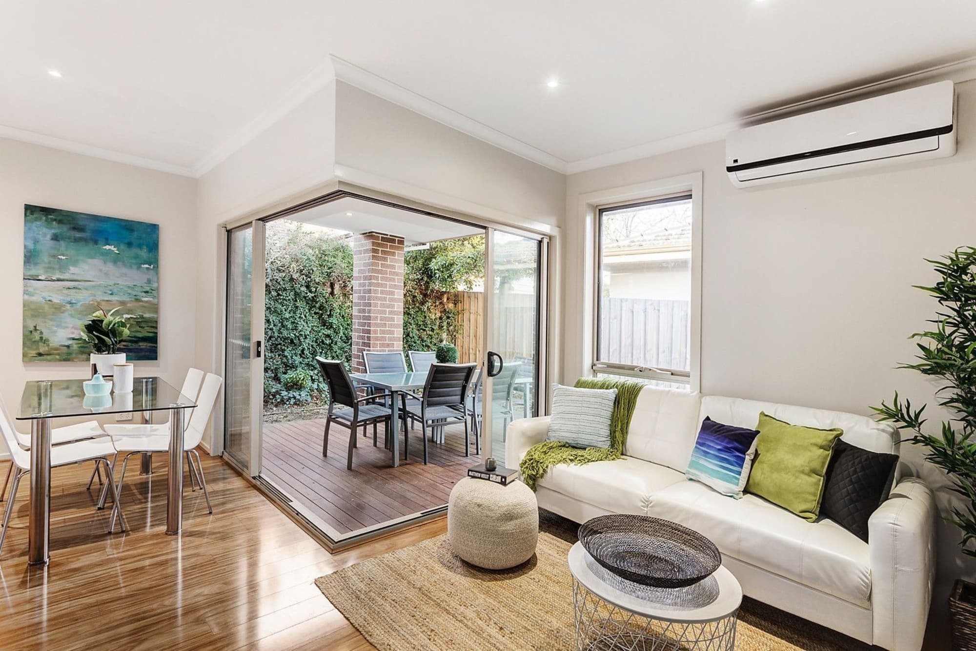2A Clifford Court, Forest Hill - Thumbnail 2