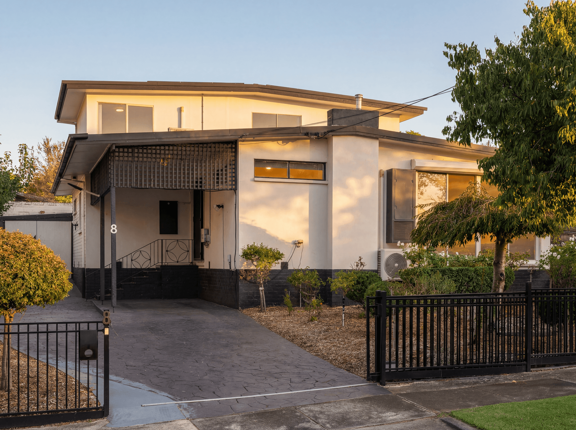 8 Trent Court, Burwood East - Thumbnail 2