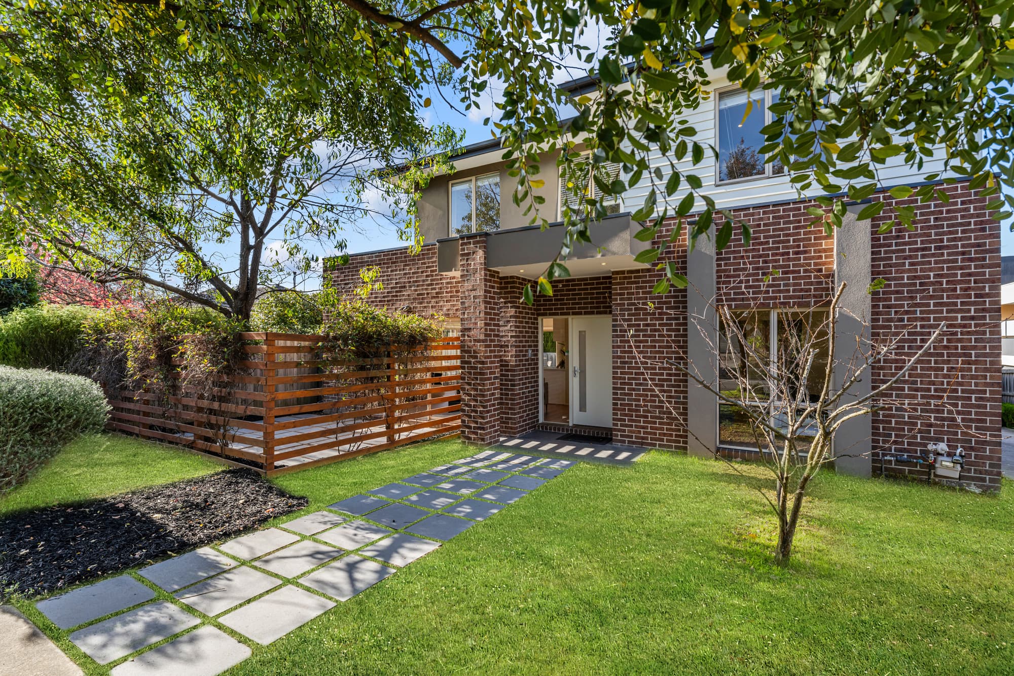 1/14 Amdura Road, Doncaster East - Thumbnail 2