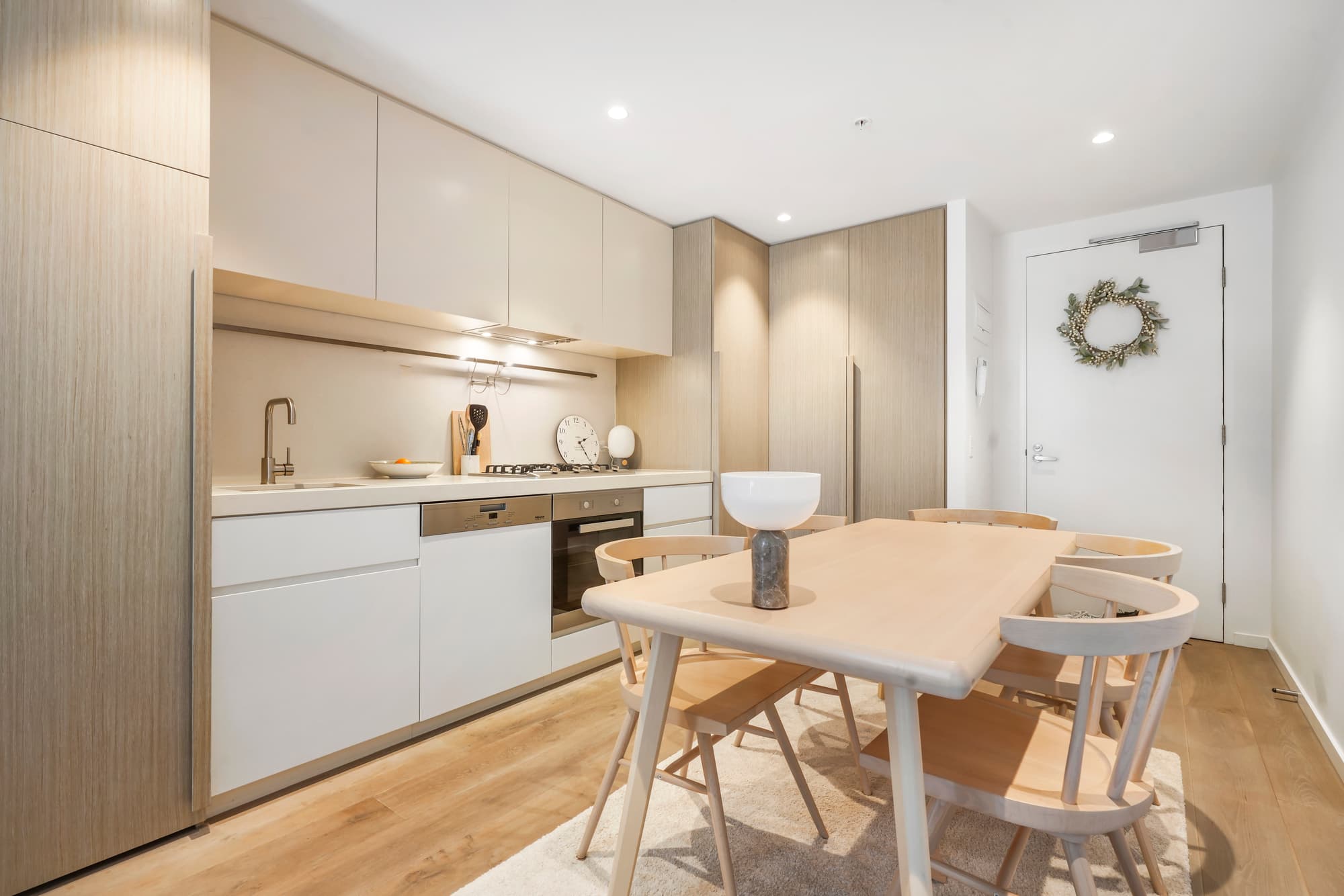 905/450 Saint Kilda Road, Melbourne - Thumbnail 5