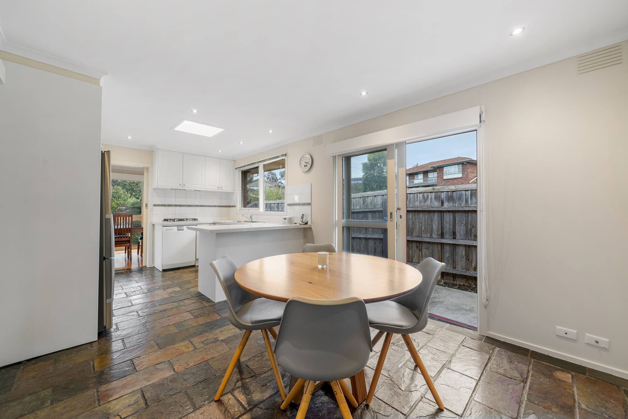 9 Dinadan Court, Glen Waverley - Thumbnail 5
