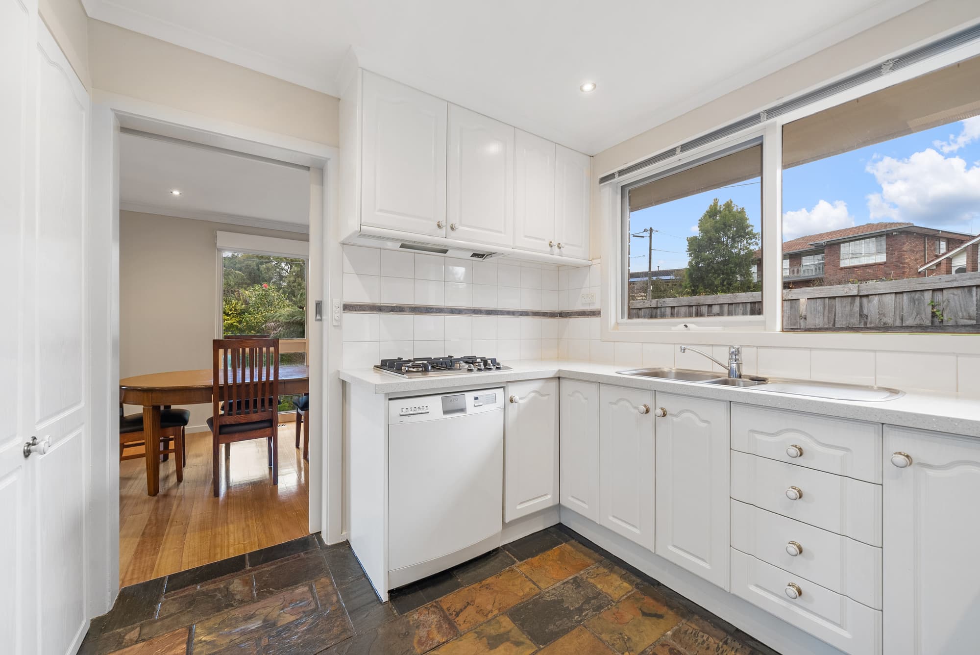 9 Dinadan Court, Glen Waverley - Thumbnail 4