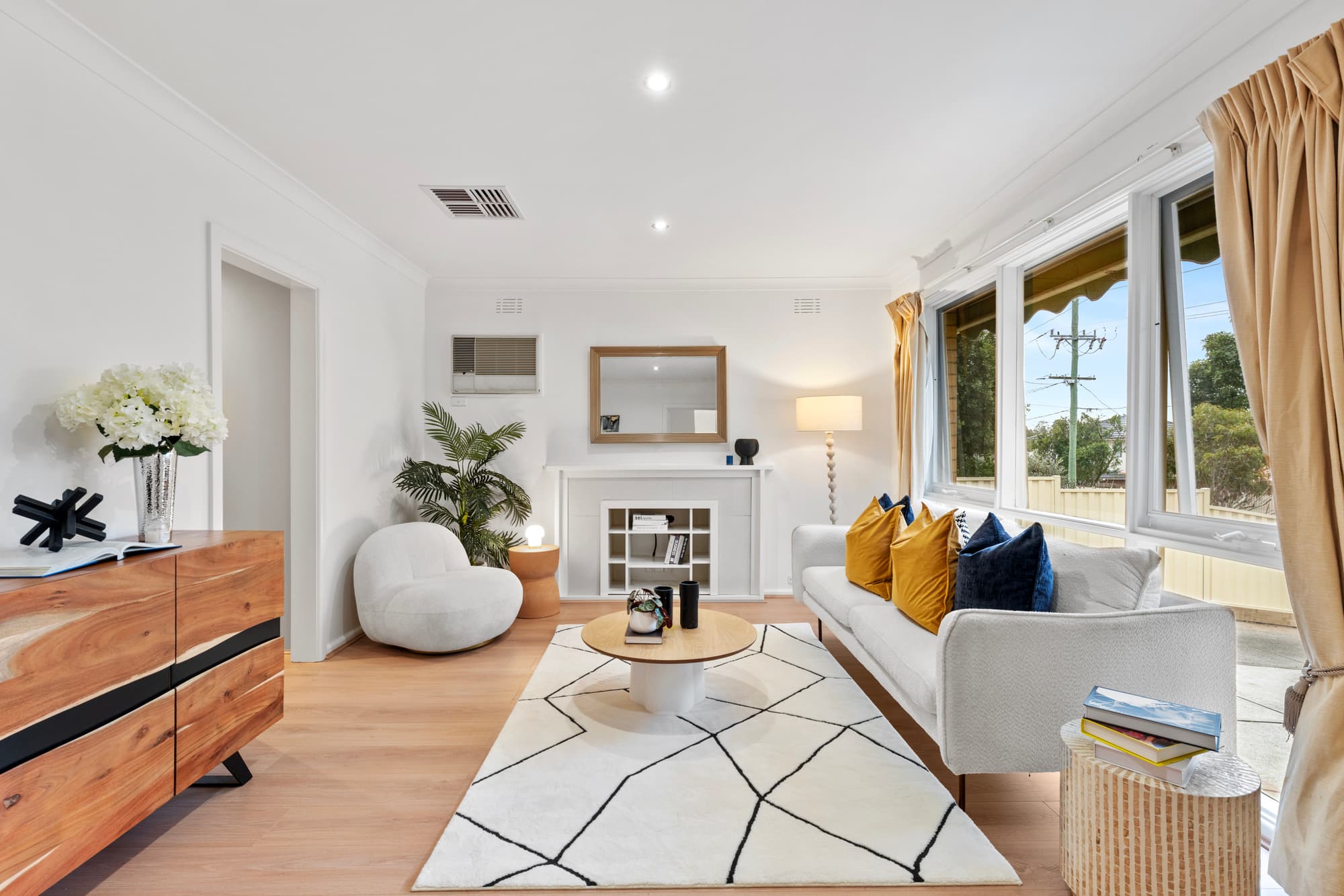 1/42 Koonung Road, Blackburn North - Thumbnail 2
