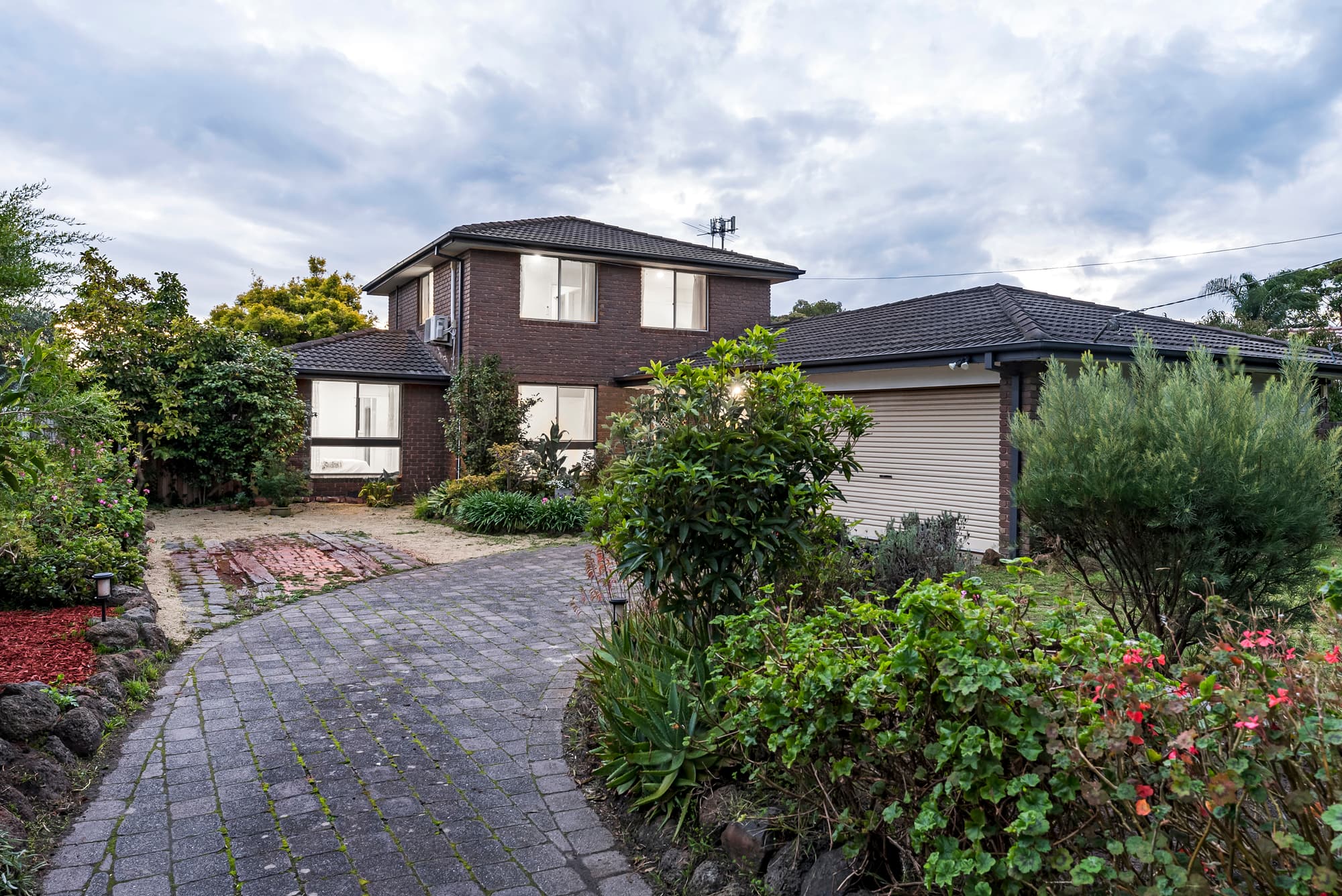 2 Nigretta Court, Mount Waverley - Thumbnail 2