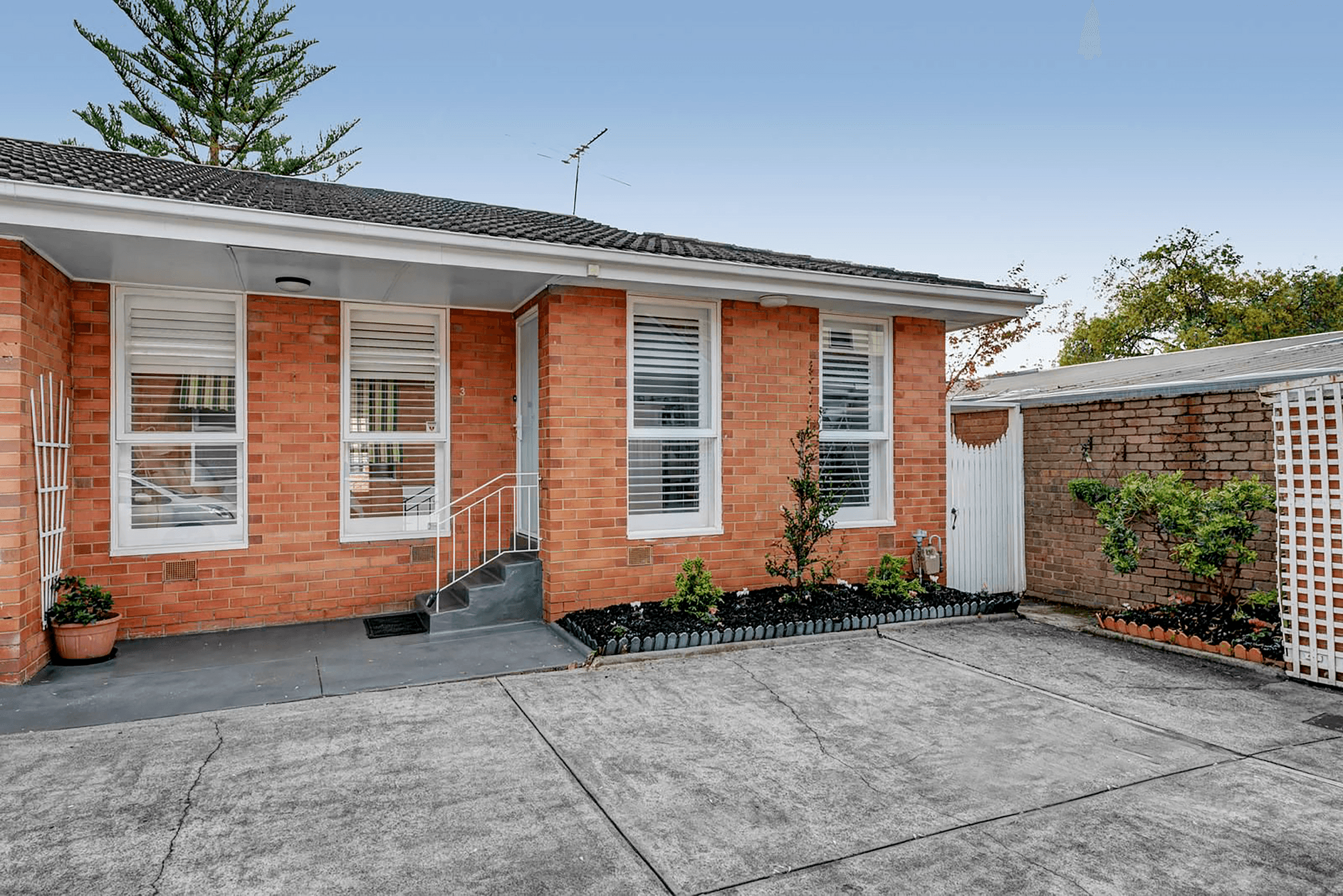 3/14 Charlotte Street, Blackburn South - Image 1