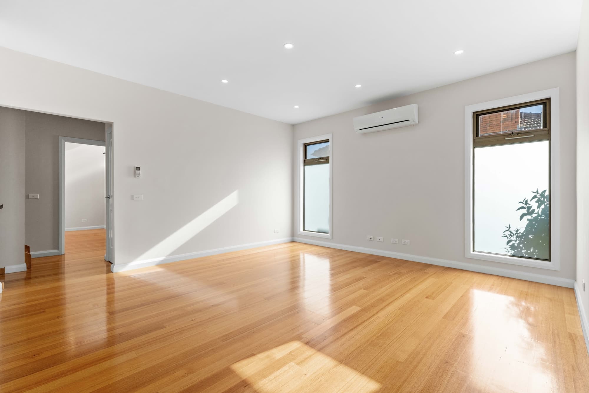 1/553 Elgar Road, Mont Albert North - Thumbnail 2