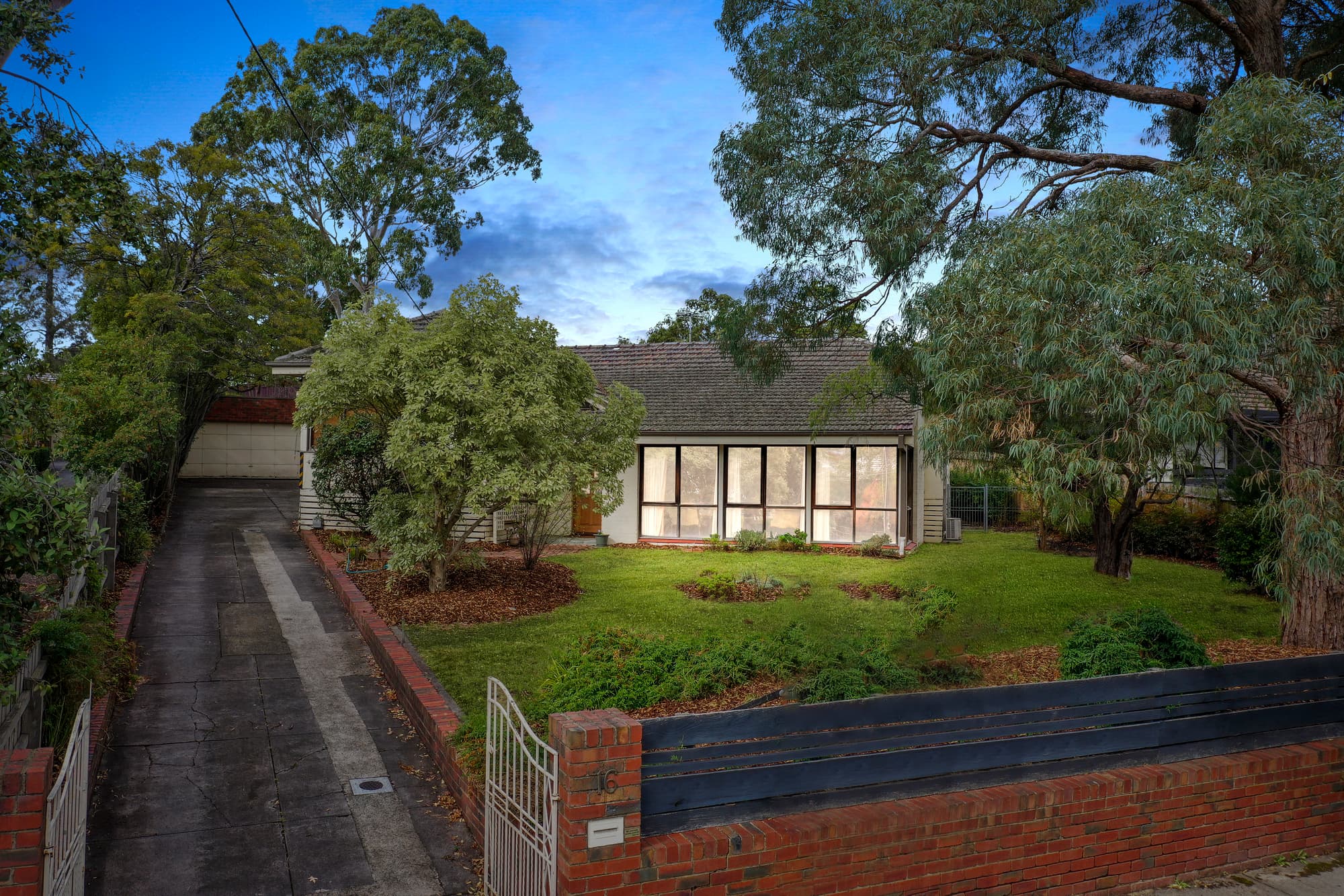 16 Orchard Crescent, Mont Albert North - Thumbnail 2