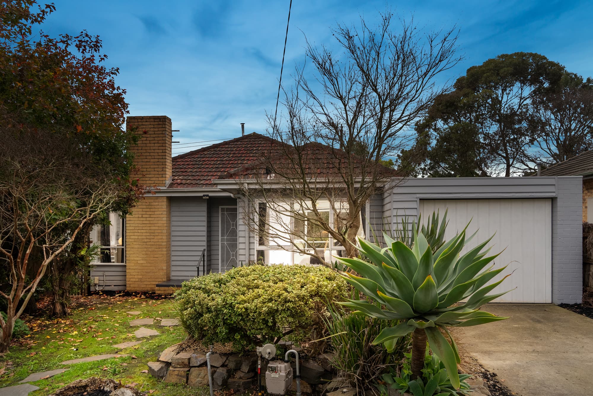 13 Lyndhurst Crescent, Box Hill North - Thumbnail 2