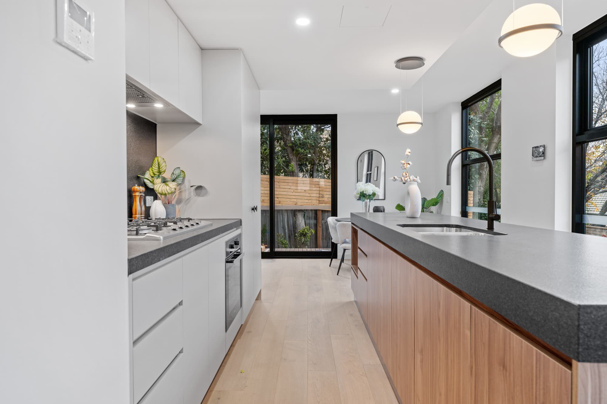 1/876 Toorak Road, Glen Iris - Thumbnail 7