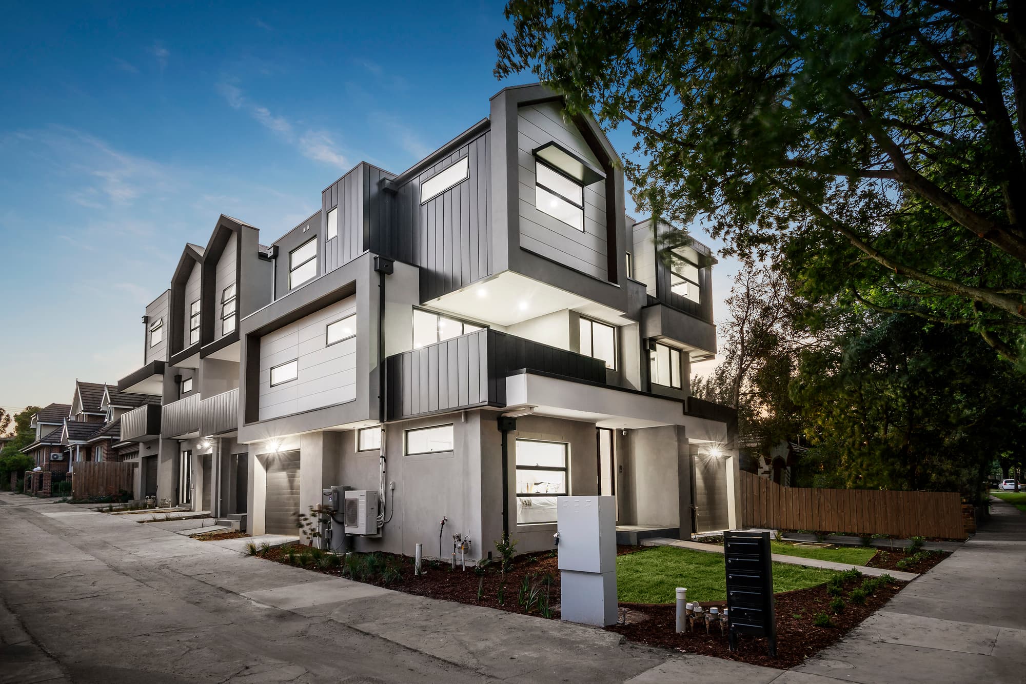 15 Kintore Crescent, Box Hill - Image 1