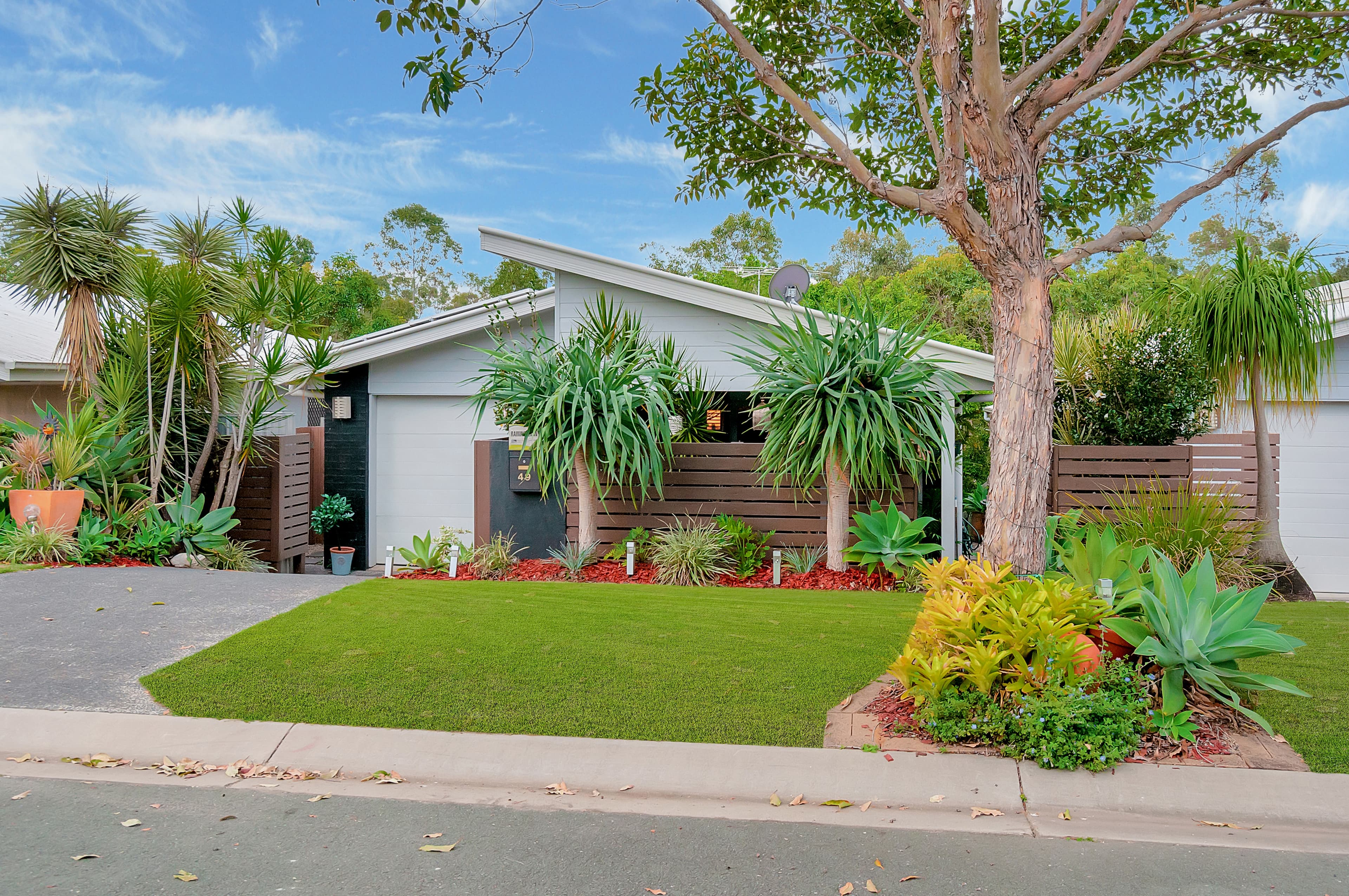 49 Emerald Crescent, Springfield, Springfield - Image 1