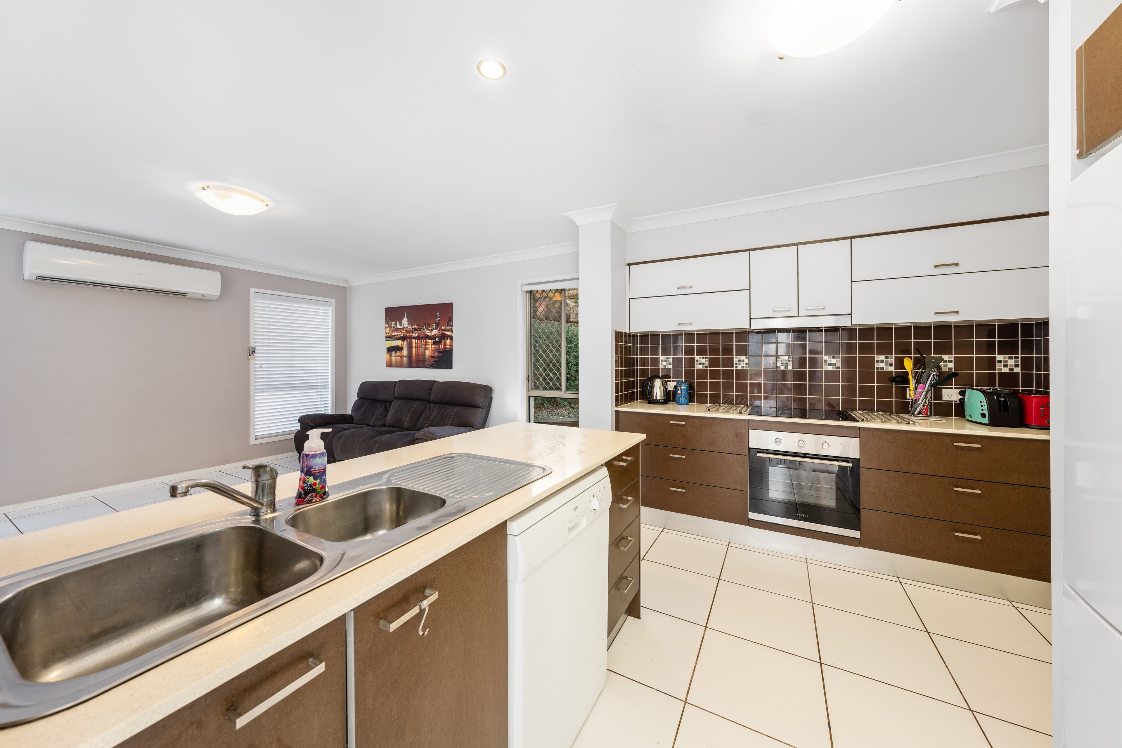 20 Keswick Place, Redland Bay, Redland Bay - Thumbnail 2