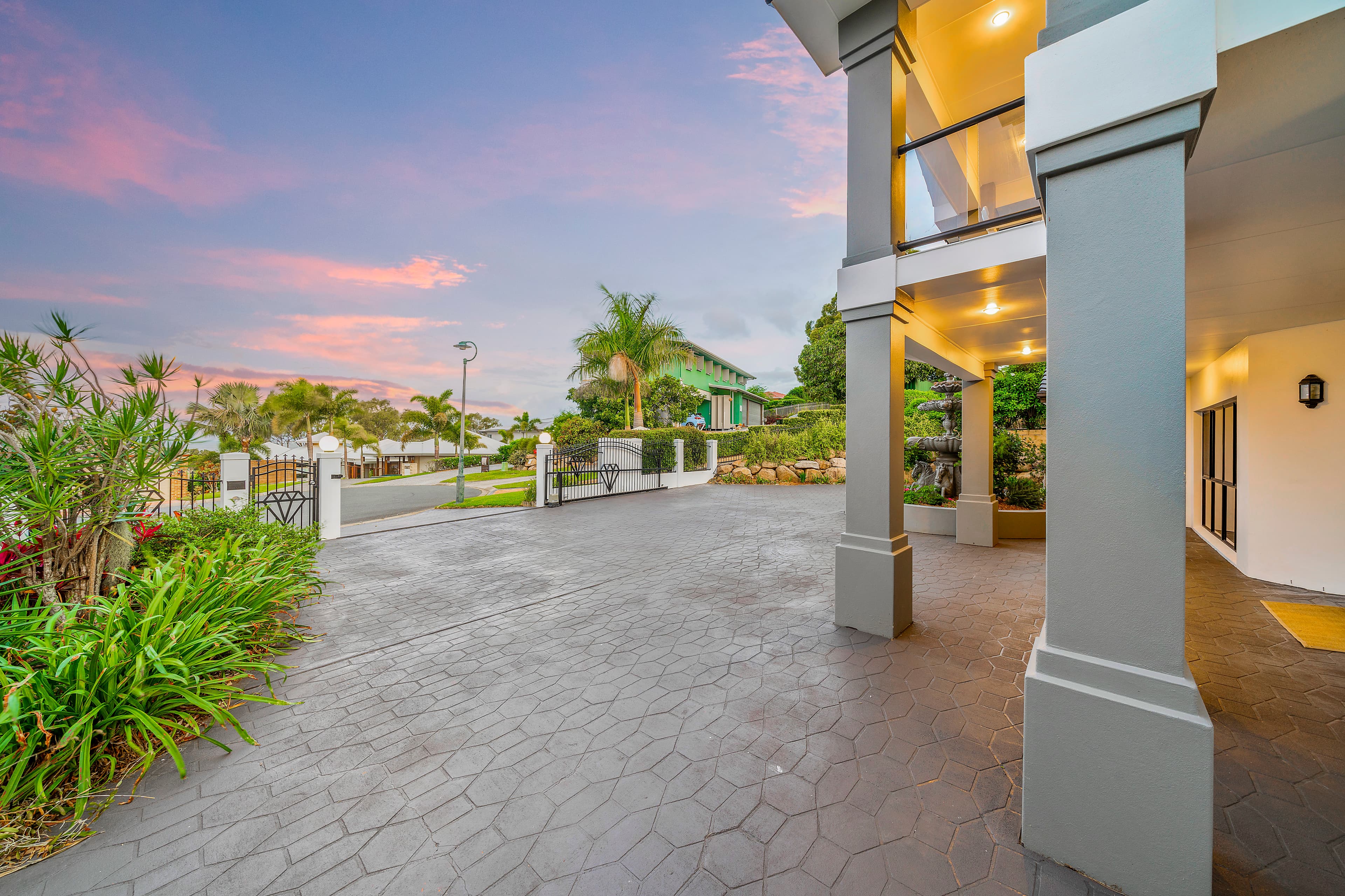 27 Saunders Place, Wynnum, Wynnum - Thumbnail 2