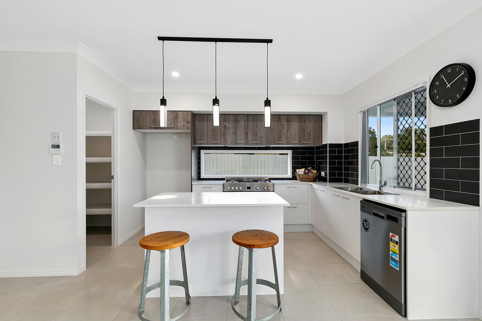 50 Duncan Street, Wellington Point, Wellington Point - Thumbnail 2