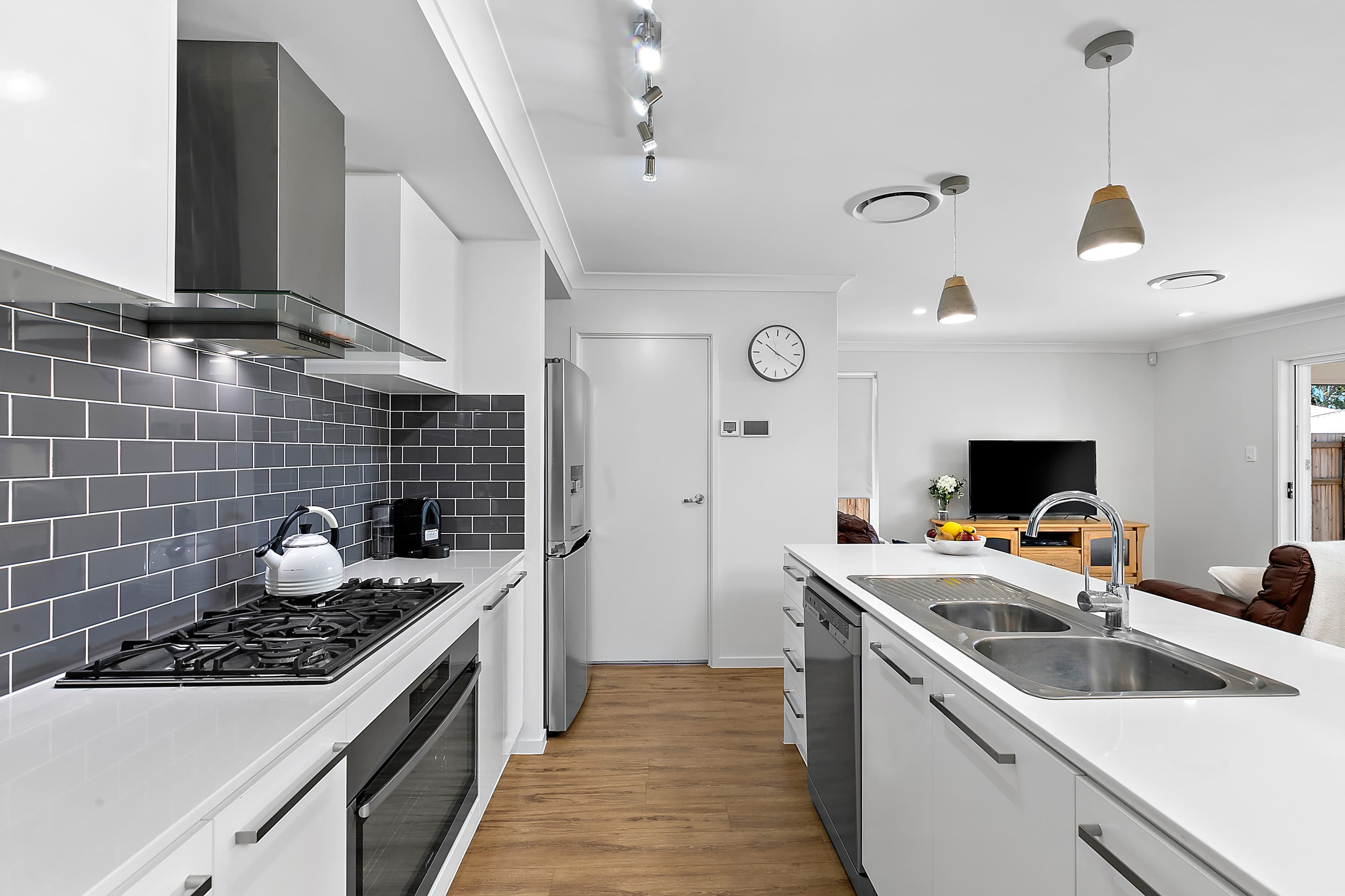 16 Shoalwater Street, Thornlands, Thornlands - Thumbnail 4