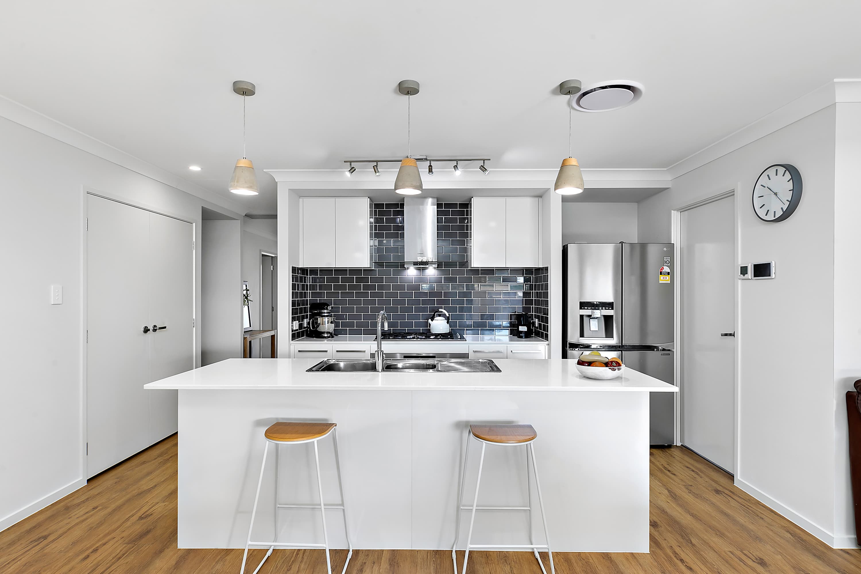 16 Shoalwater Street, Thornlands, Thornlands - Thumbnail 3