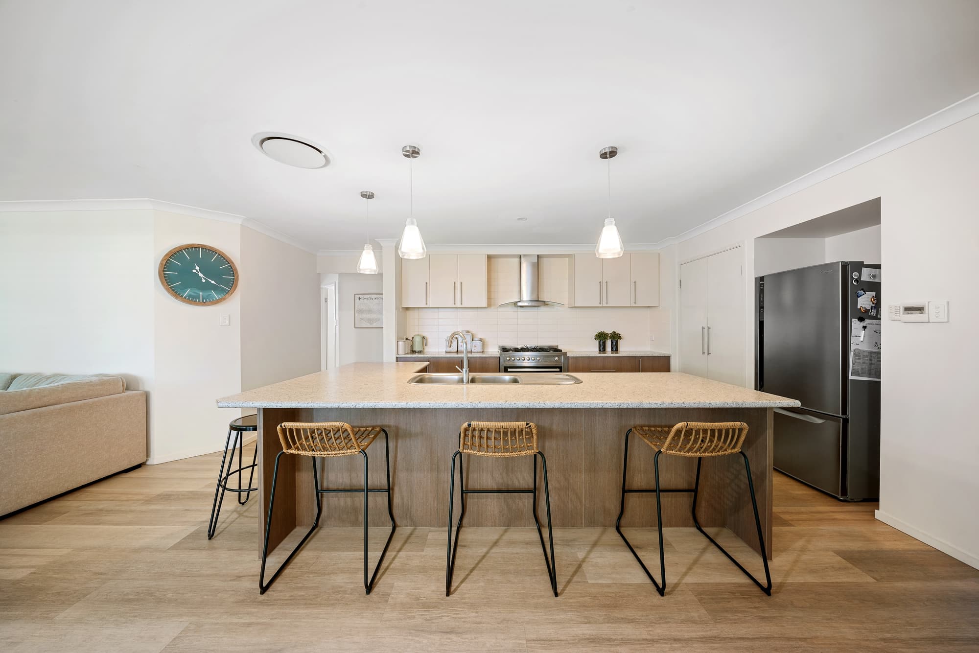 6 Creswick Close, Manly West, Manly West - Thumbnail 2