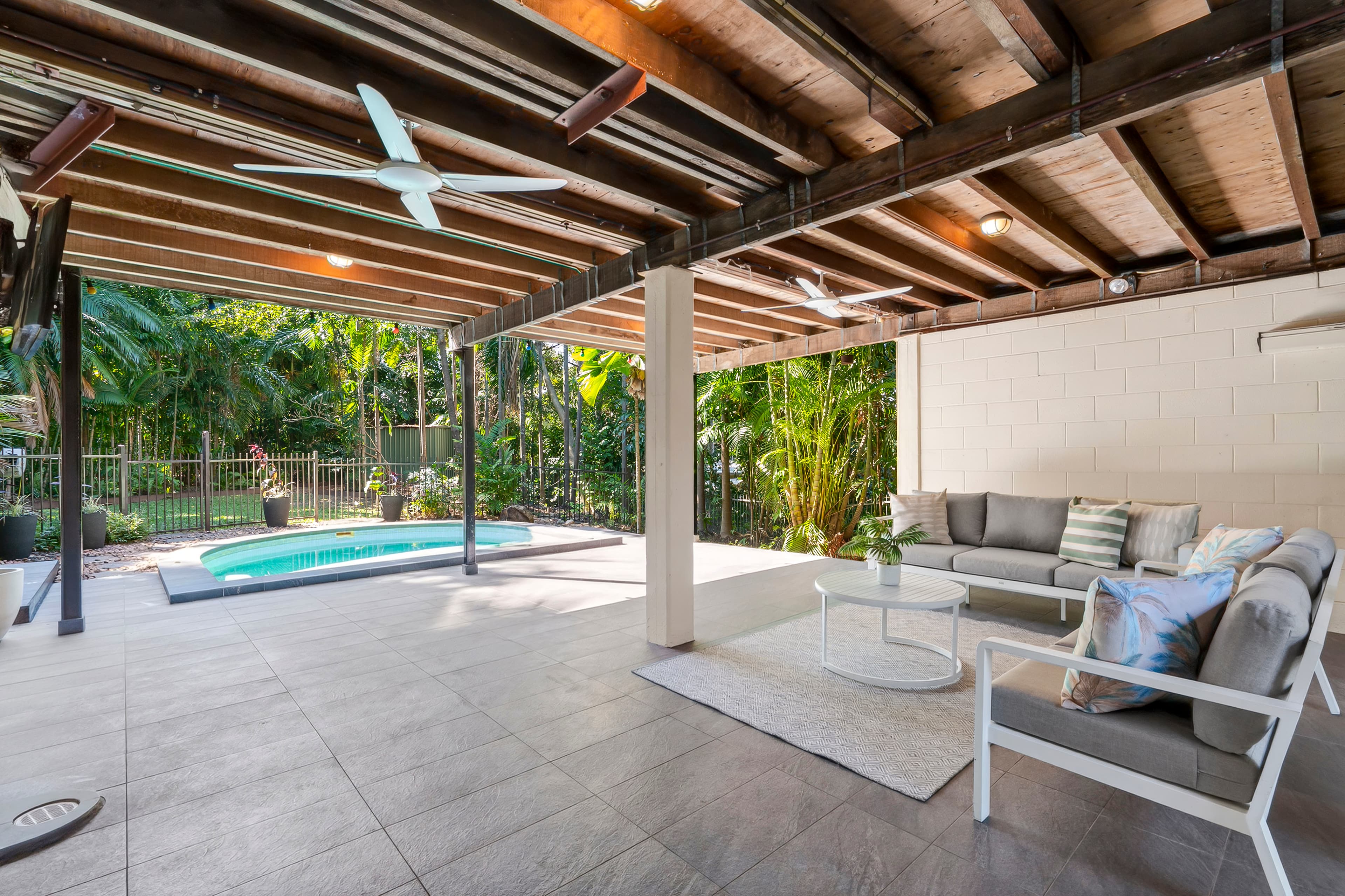 2 Gothenburg Court, Stuart Park, Stuart Park - Thumbnail 2
