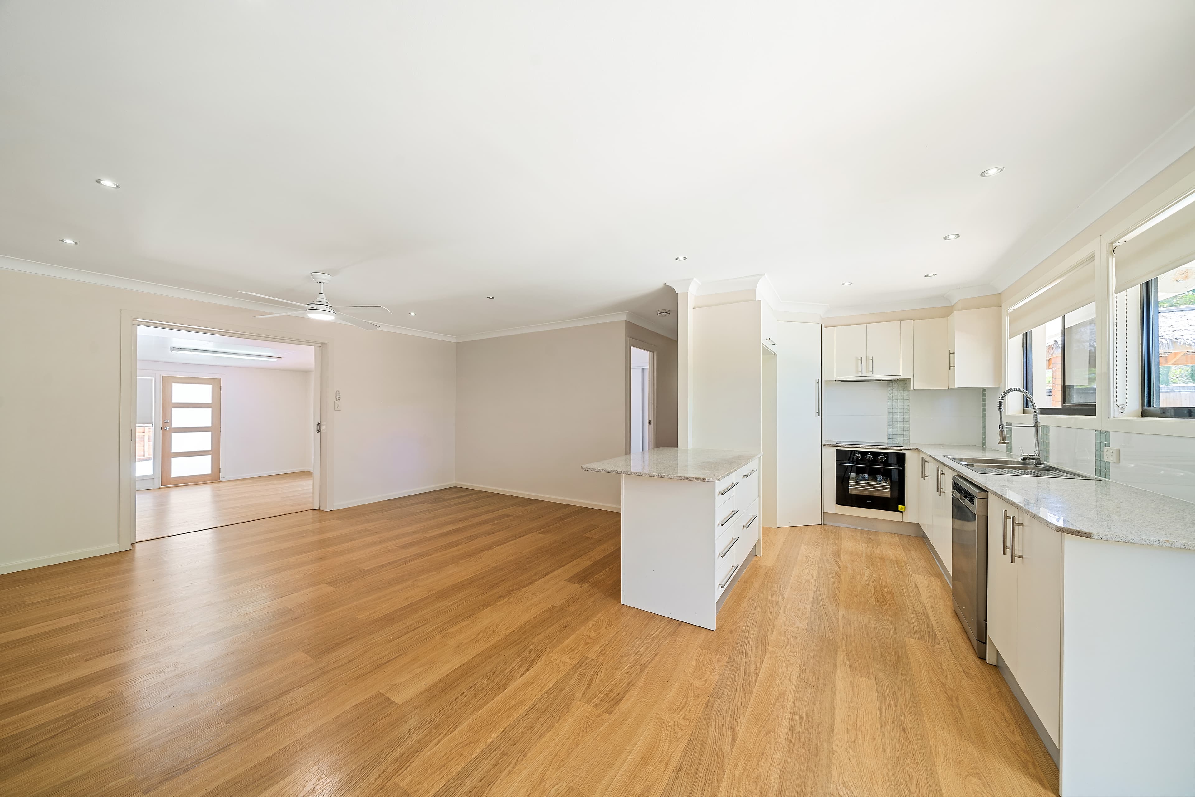 287 Morala Avenue, Runaway Bay, Runaway Bay - Thumbnail 4