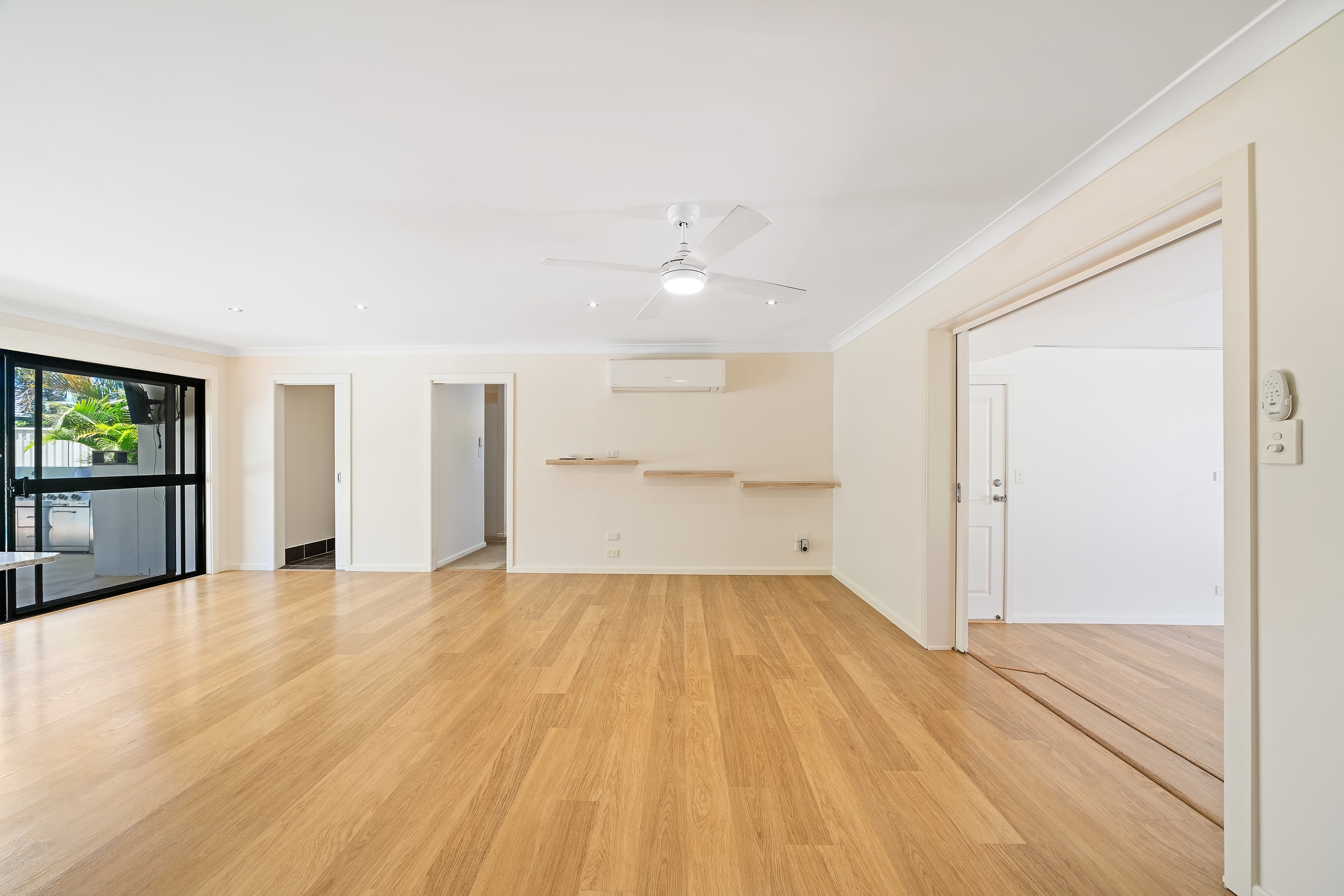 287 Morala Avenue, Runaway Bay, Runaway Bay - Thumbnail 3