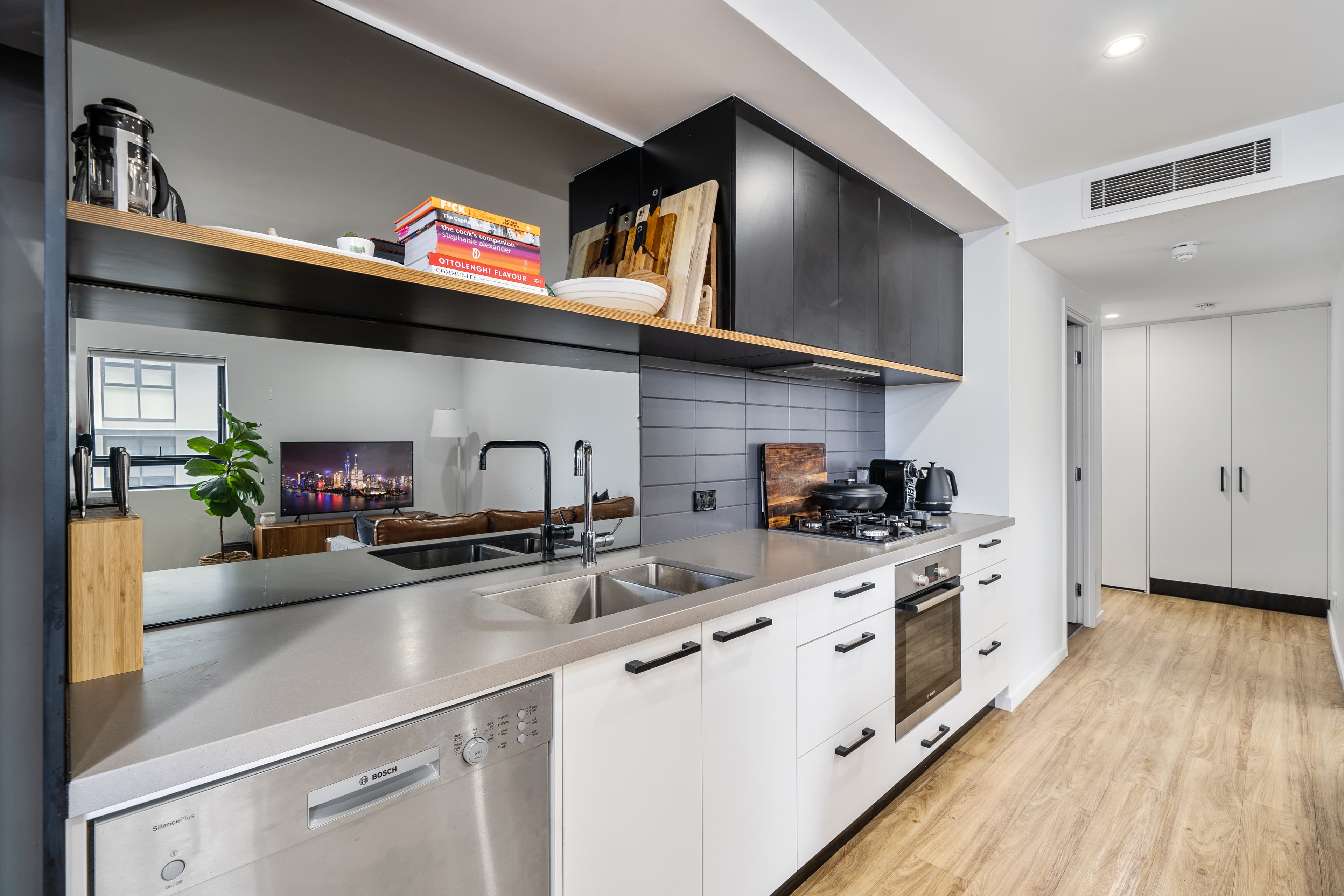607/16 Masters Street, Newstead, Newstead - Thumbnail 2