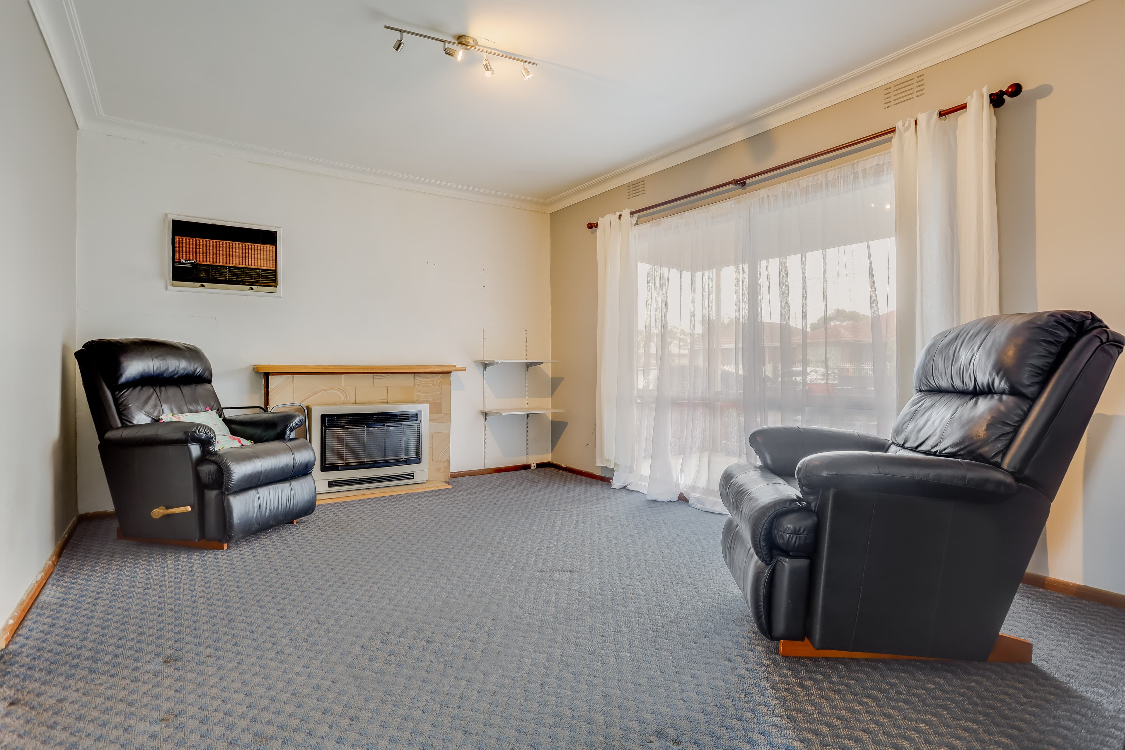 27 Dunkeld Avenue, Sunshine North, Sunshine North - Thumbnail 2