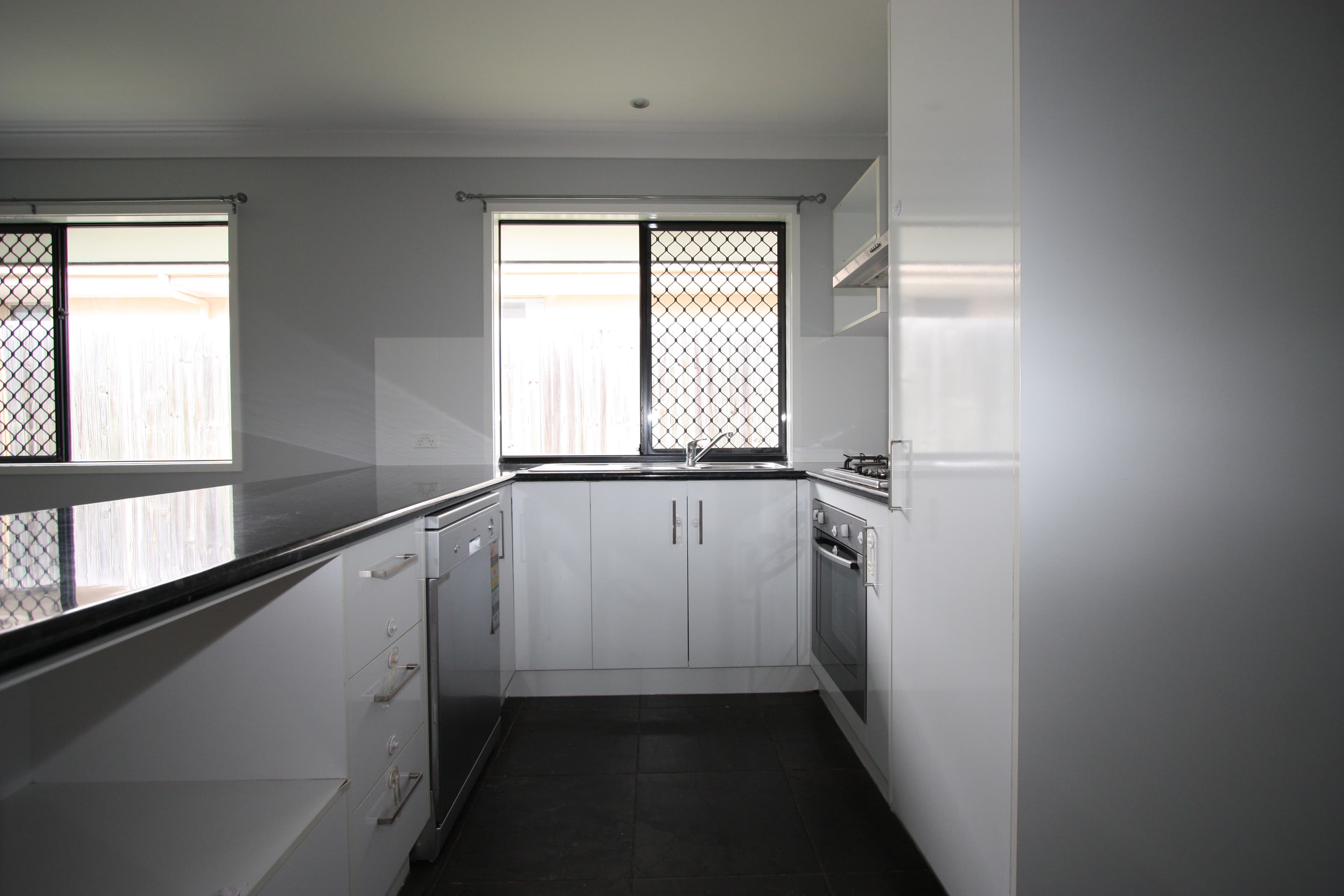 6 Mark Winter Court, Bellbird Park, Bellbird Park - Thumbnail 3