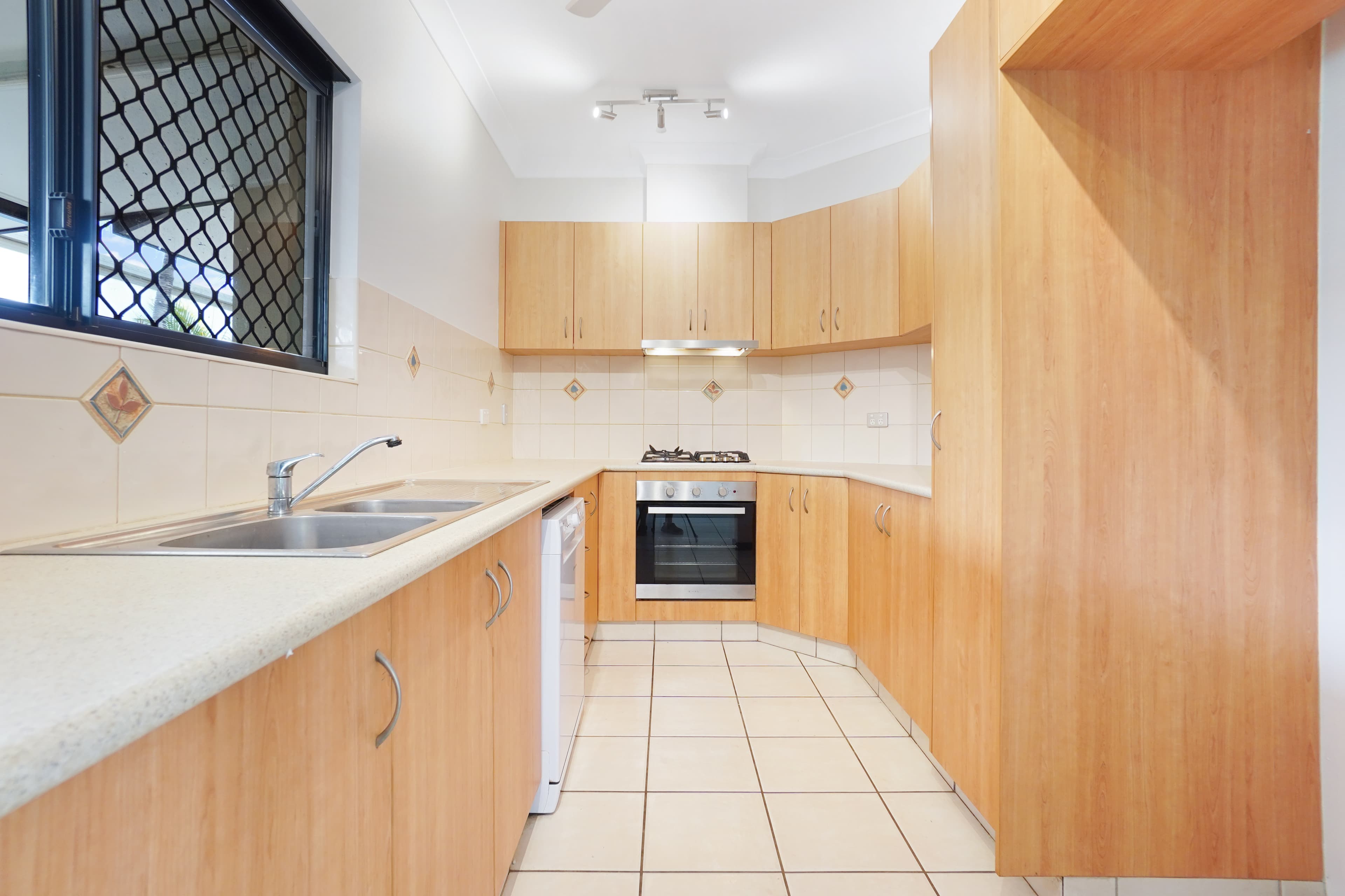 17 Wilton Court, Gunn, Gunn - Thumbnail 4