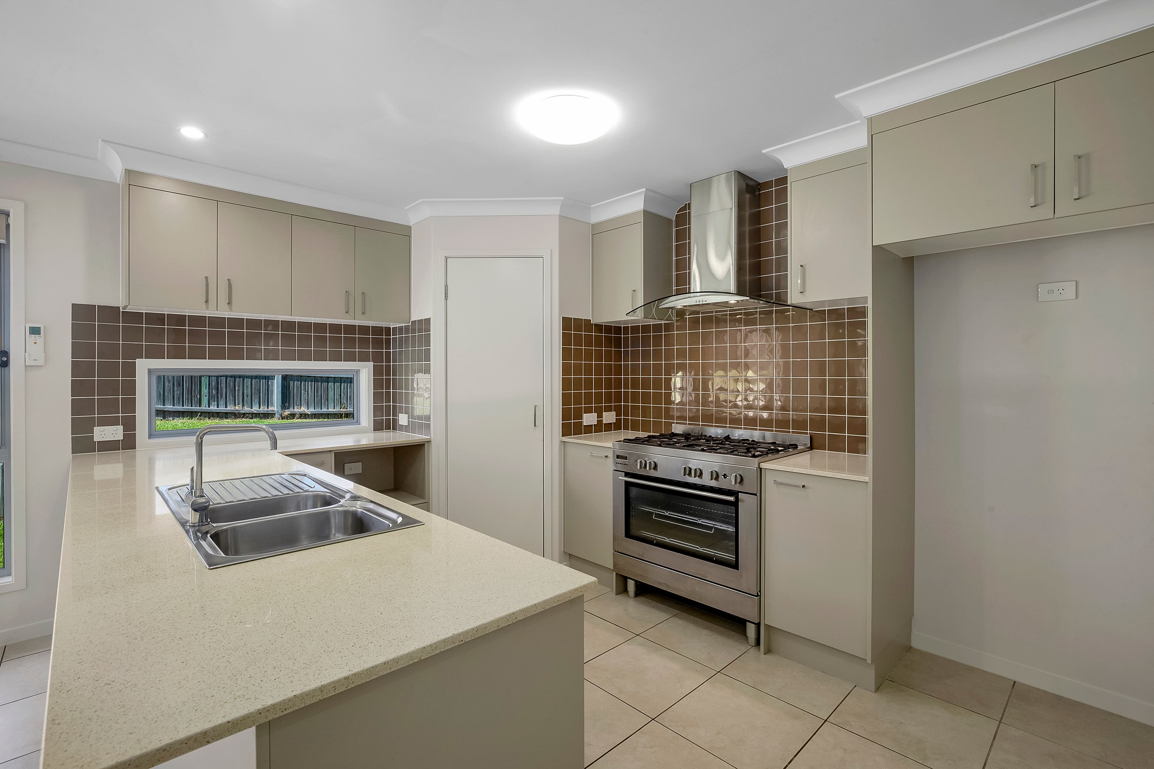 5 Tree View Crescent, Little Mountain, Little Mountain - Thumbnail 5