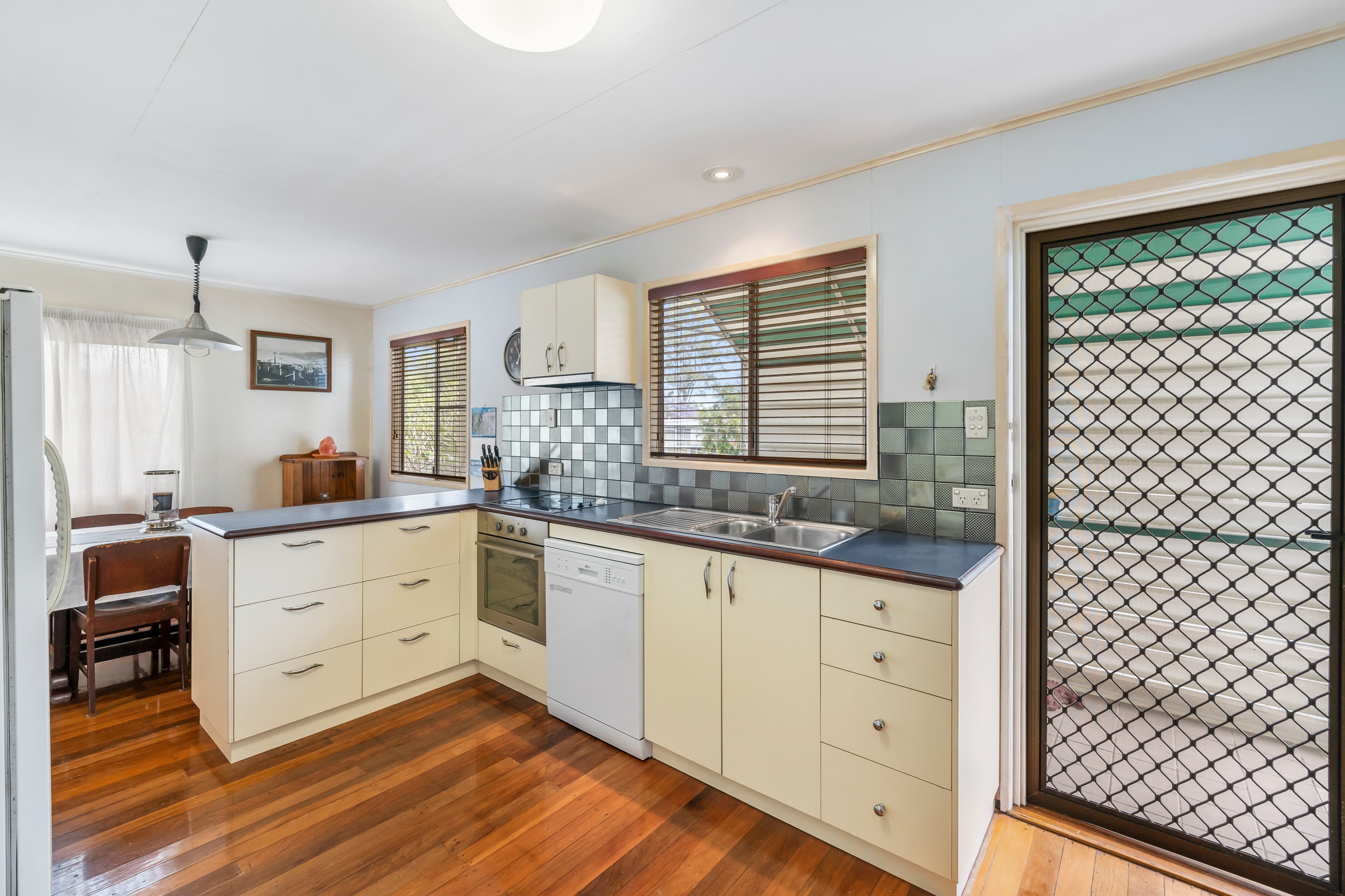 8 Cabanda Street, Wynnum West, Wynnum West - Thumbnail 4