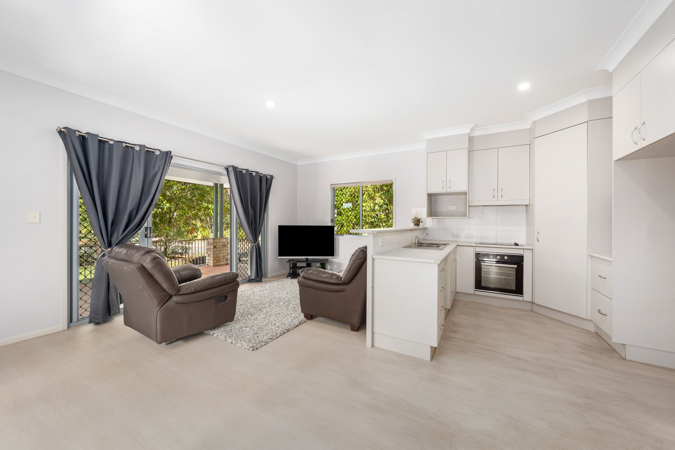2 Indigo Street, Redland Bay, Redland Bay - Thumbnail 2
