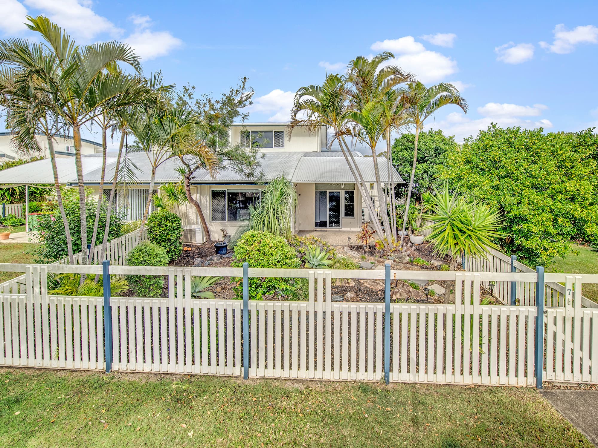 8/14-22 Mary Pleasant Drive, Birkdale, Birkdale - Image 1