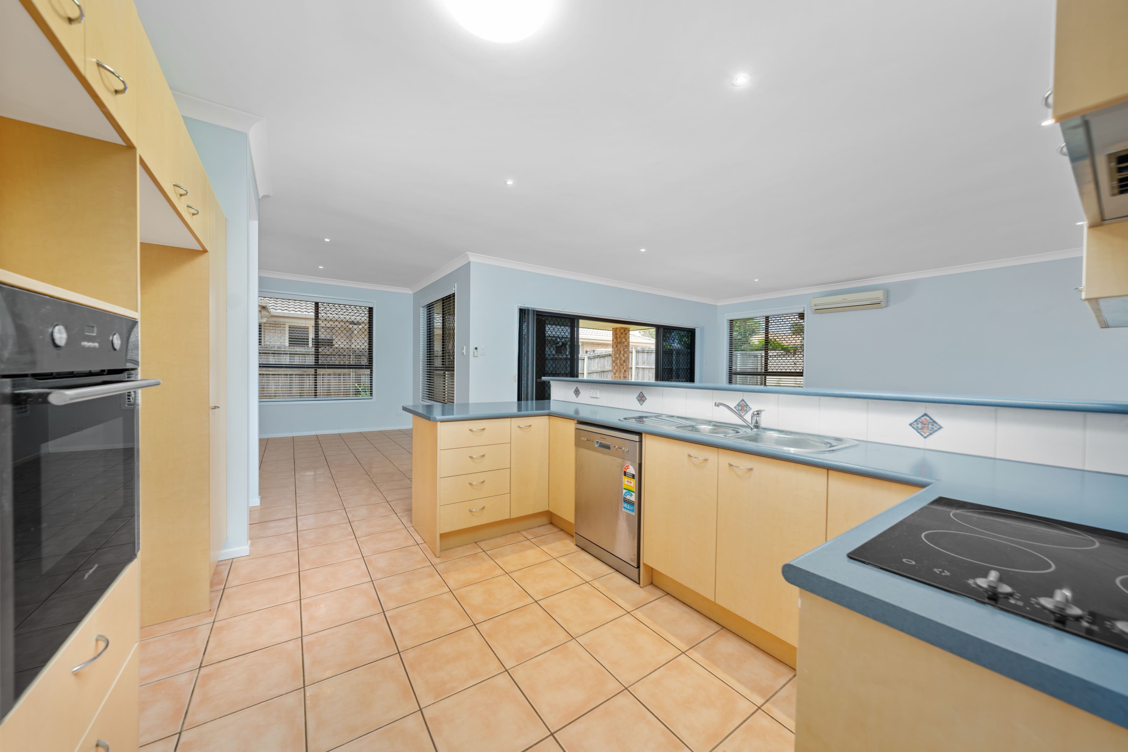 15 Seaholly Crescent, Victoria Point, Victoria Point - Thumbnail 5