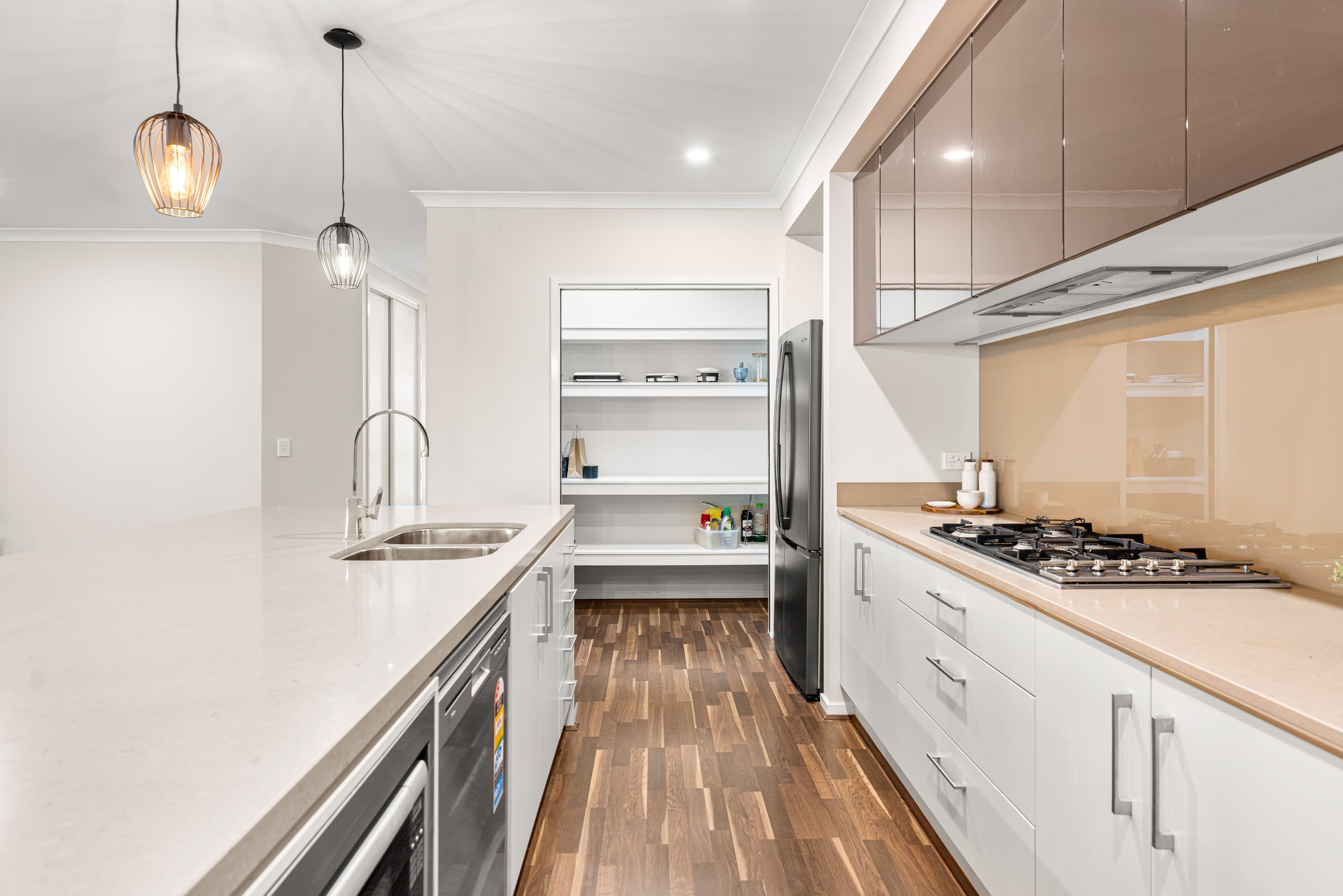 8 Vanstone Way, Redland Bay, Redland Bay - Thumbnail 3