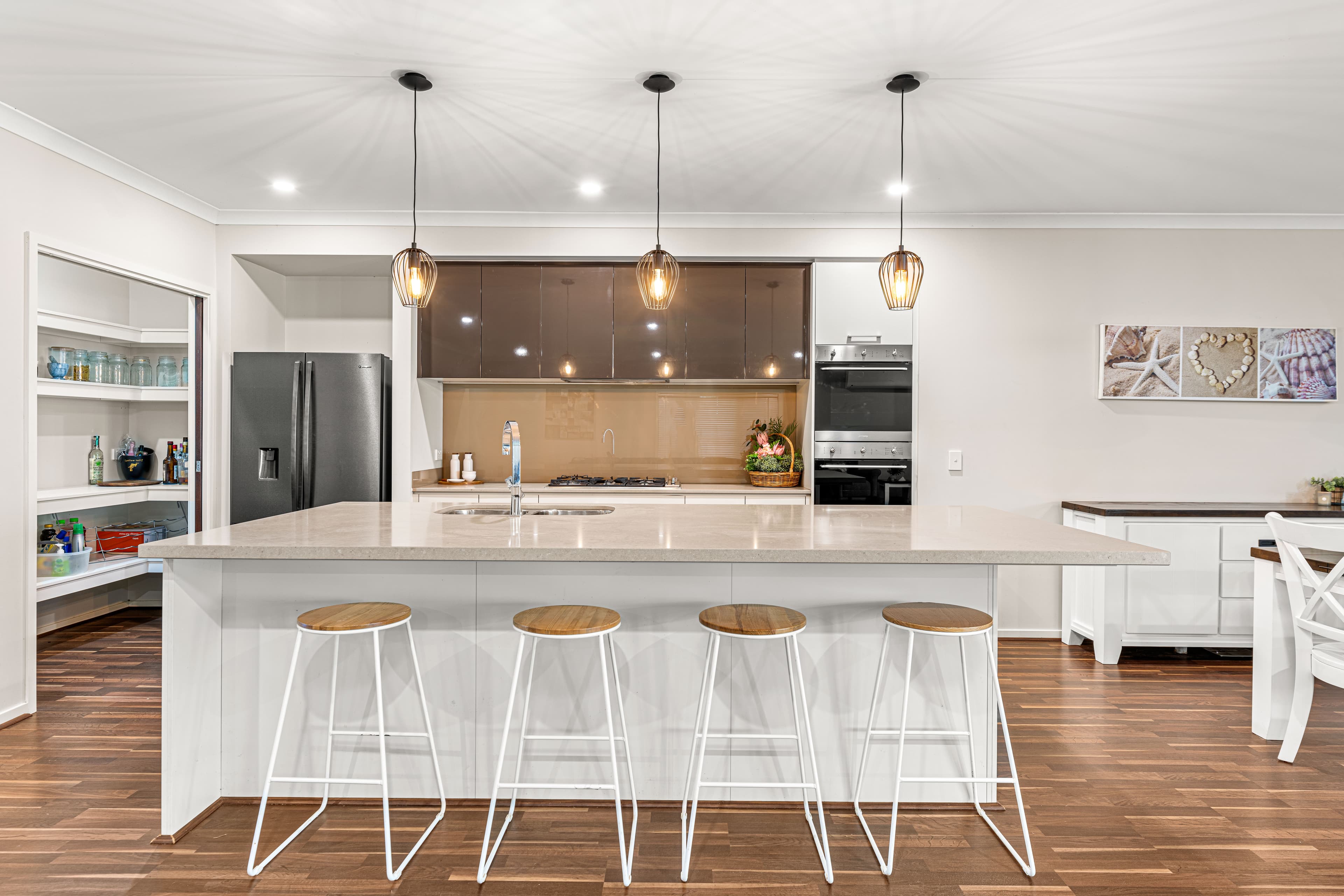 8 Vanstone Way, Redland Bay, Redland Bay - Thumbnail 2