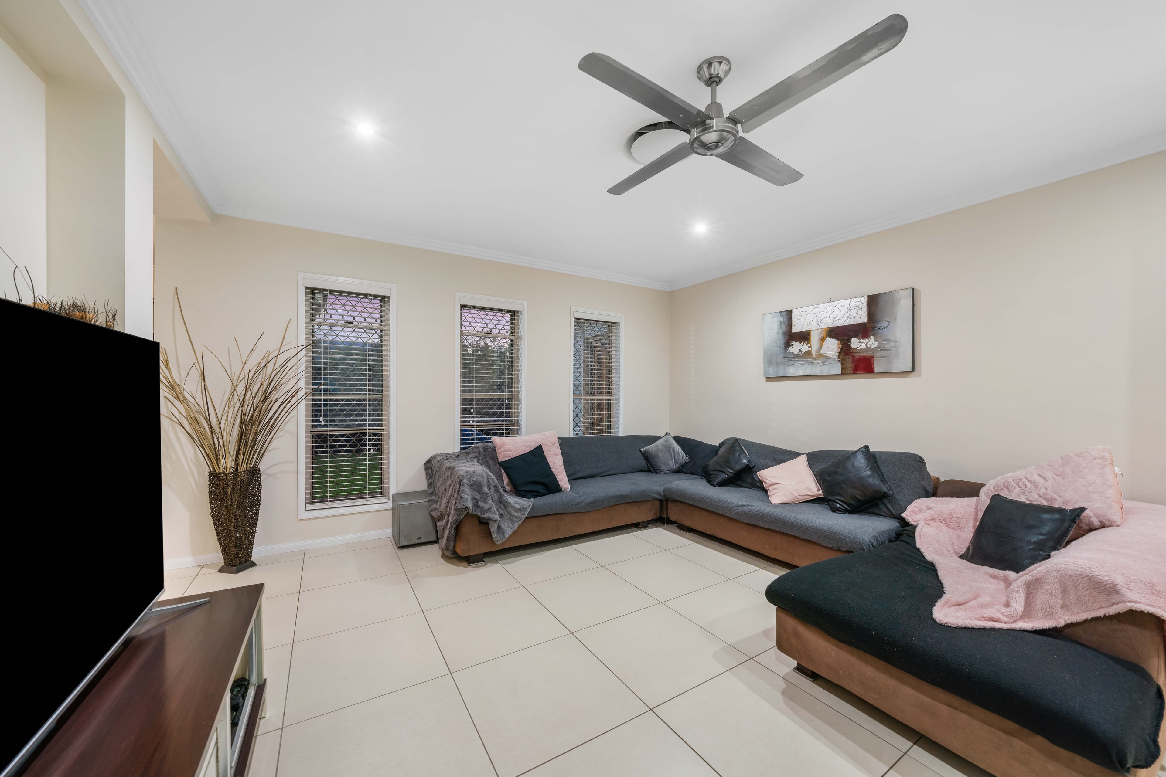 33 Cypress Street, Redland Bay, Redland Bay - Thumbnail 2