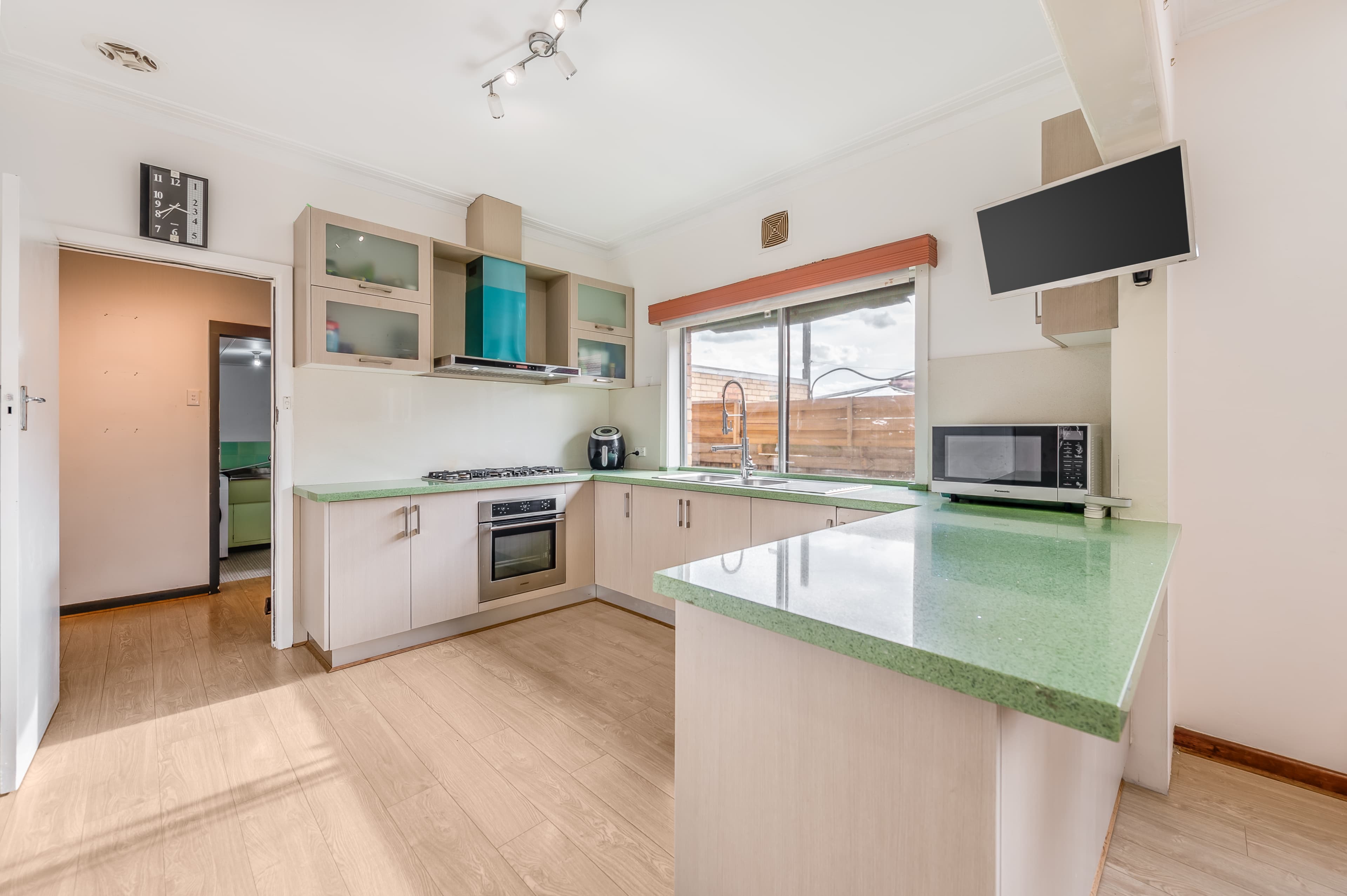 43 Sandford Avenue, Sunshine North, Sunshine North - Thumbnail 5