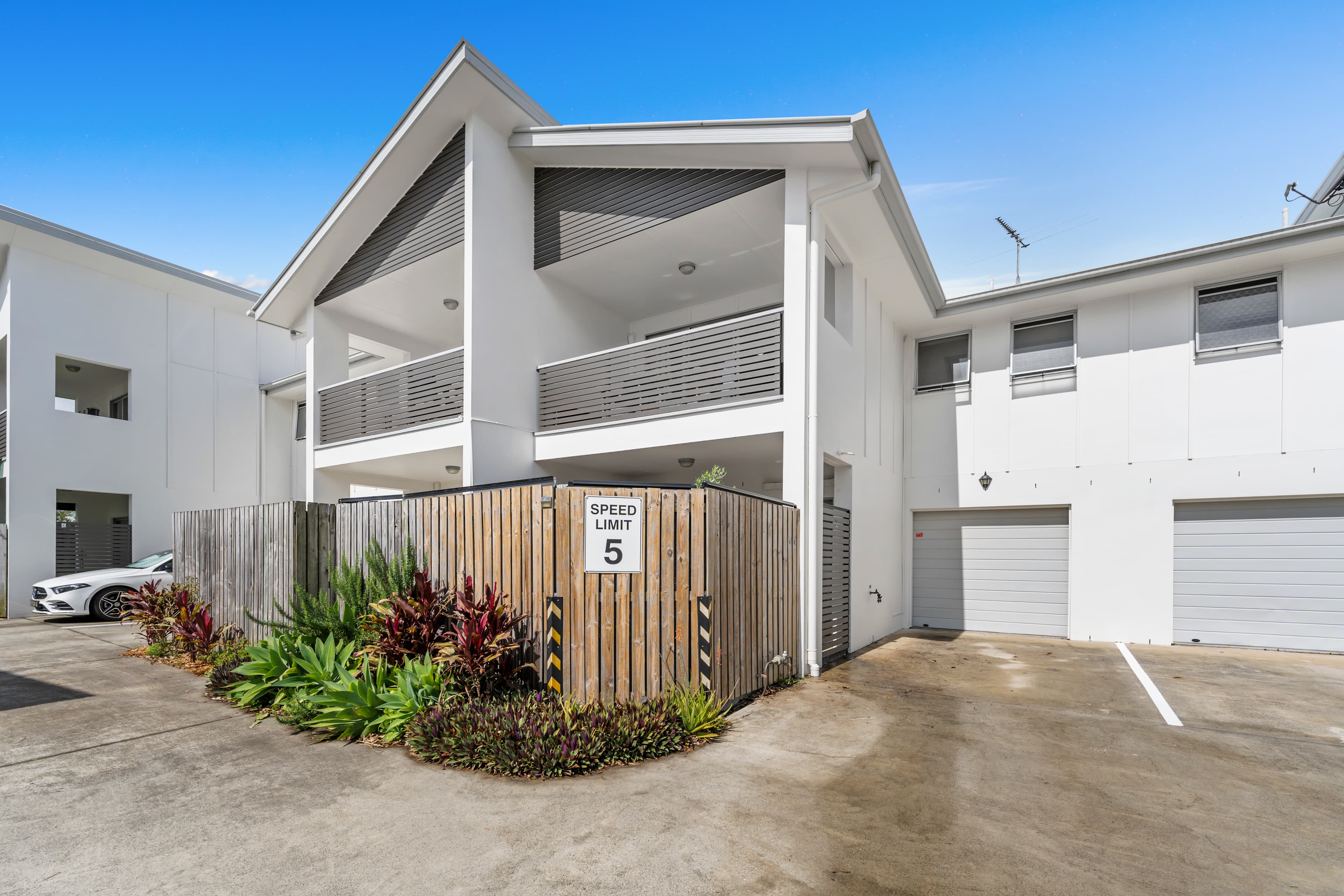 2/49-51 Mount Cotton Road, Capalaba, Capalaba - Thumbnail 2