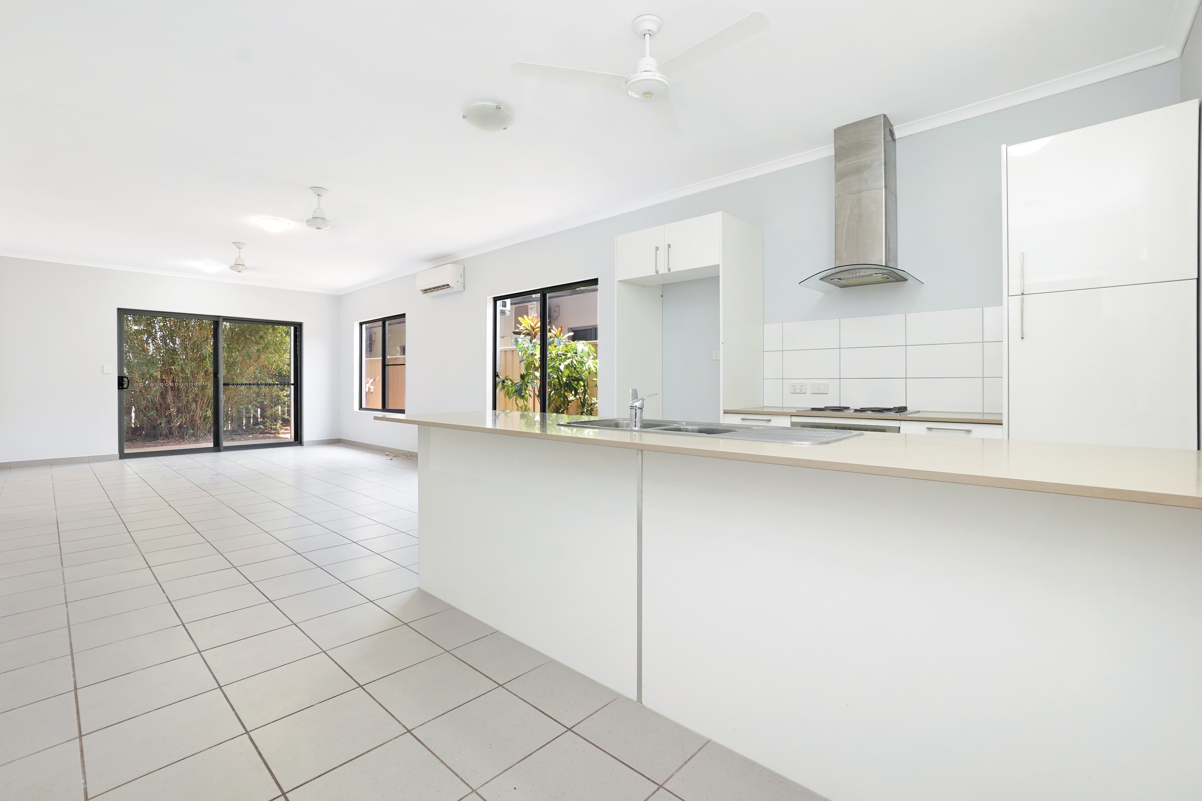 4/10 Damascene Crescent, Bellamack, Bellamack - Thumbnail 2