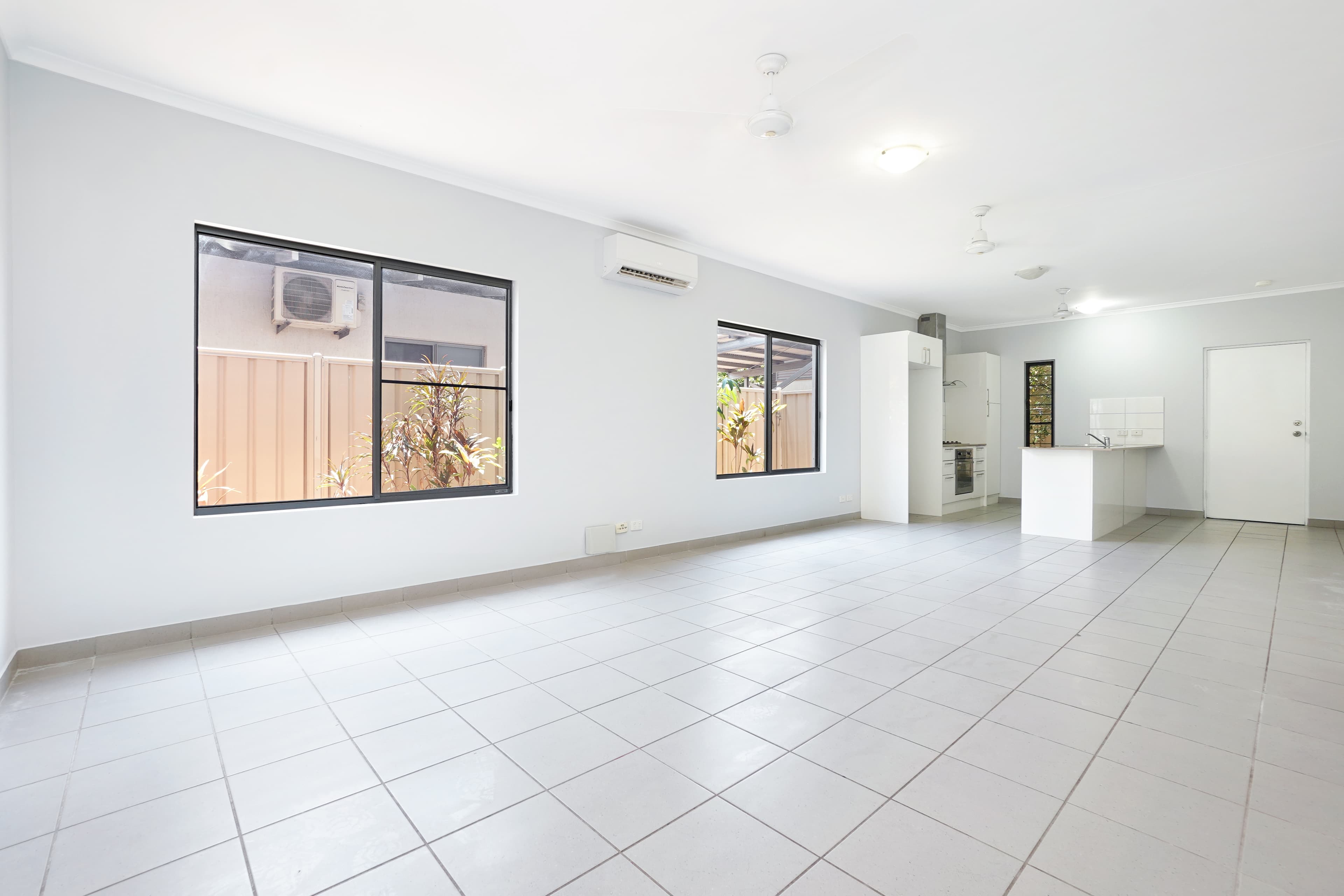 4/10 Damascene Crescent, Bellamack, Bellamack - Image 1