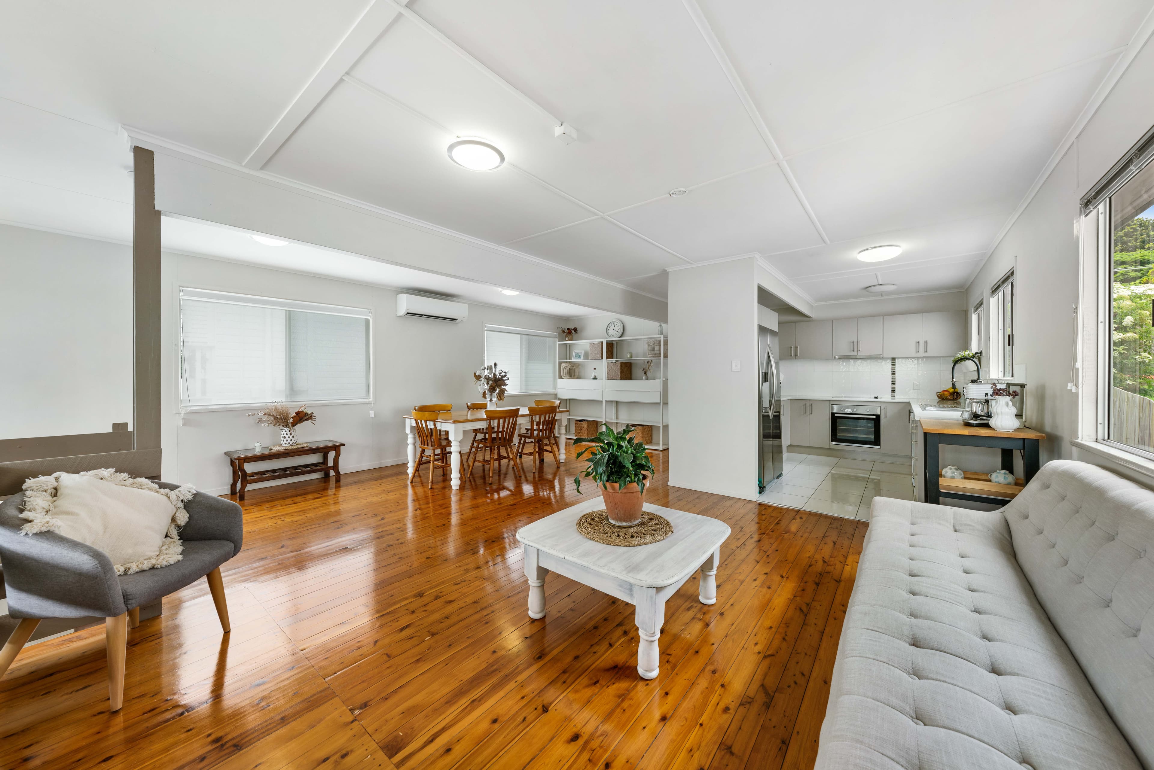 327 Whites Road, Lota, Lota - Image 1