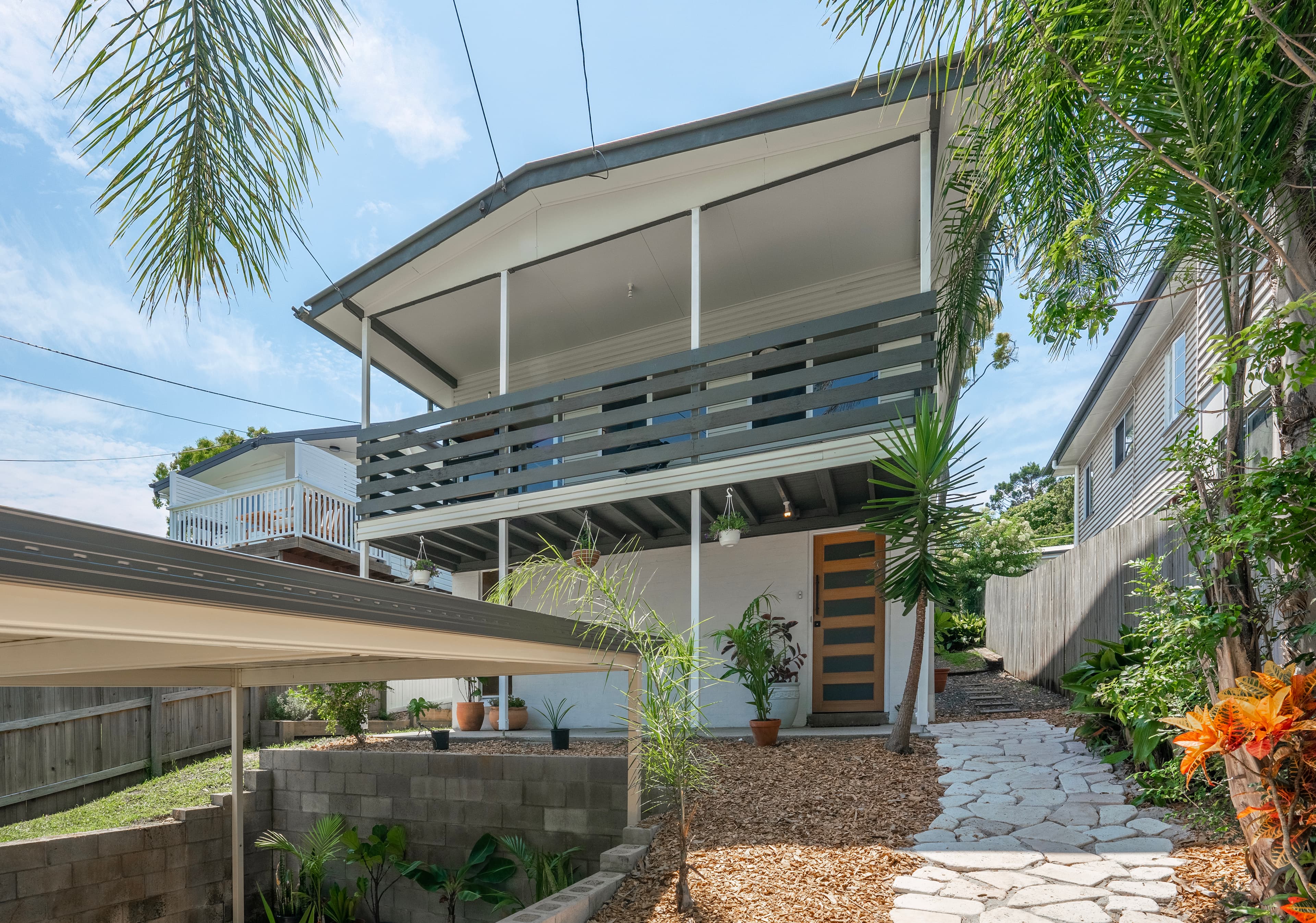 327 Whites Road, Lota, Lota - Thumbnail 2