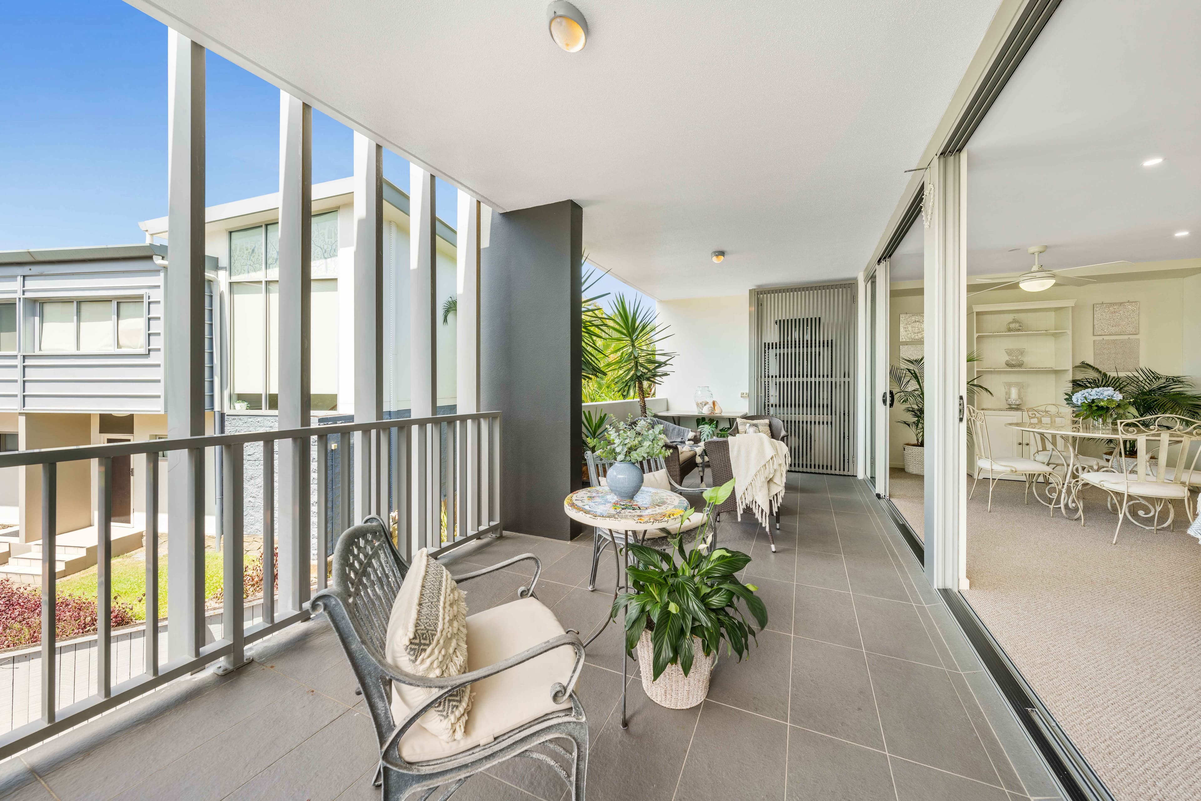 10/48 Addison Avenue, Bulimba, Bulimba - Image 1