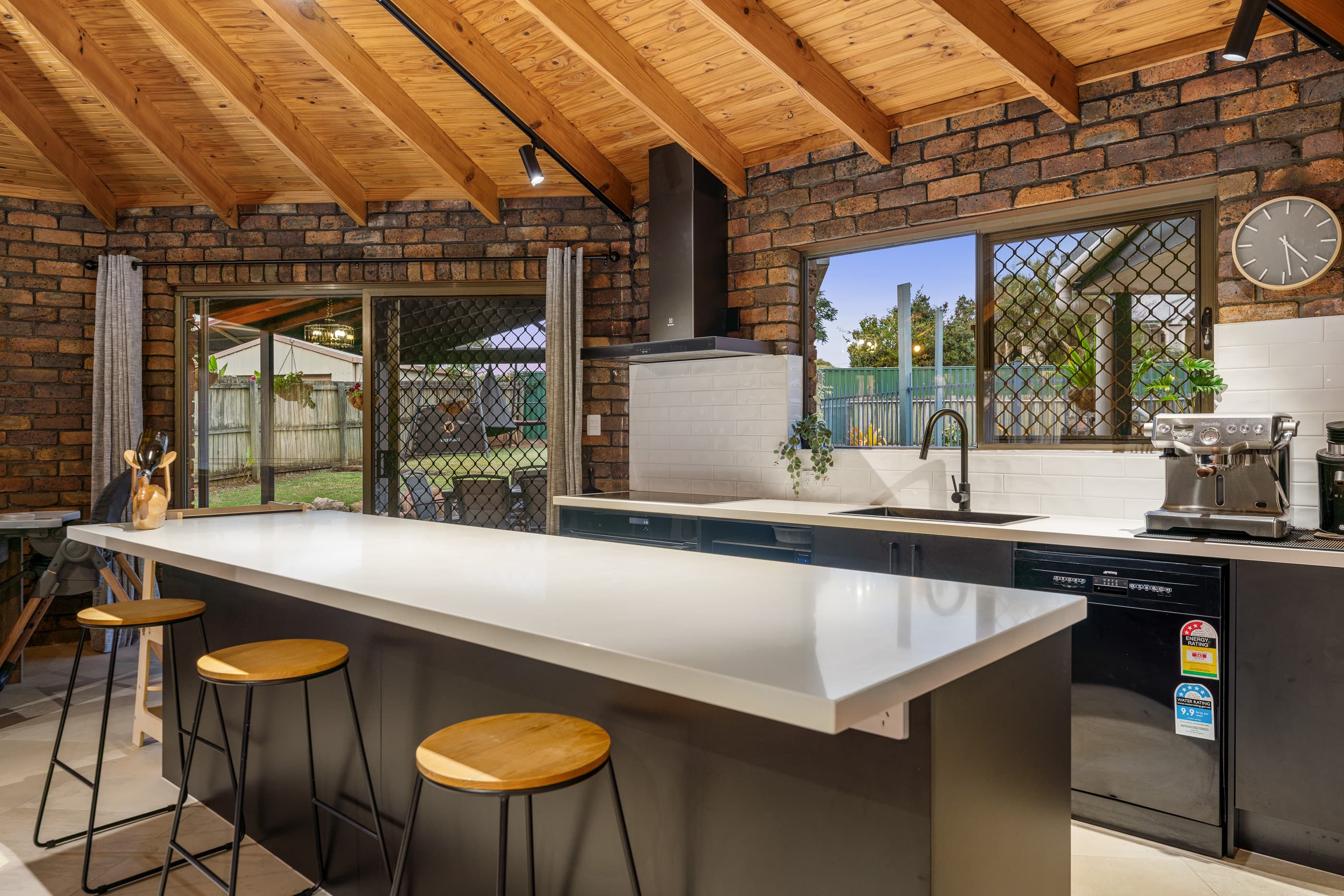 17 Jennifer Street, Birkdale, Birkdale - Thumbnail 5